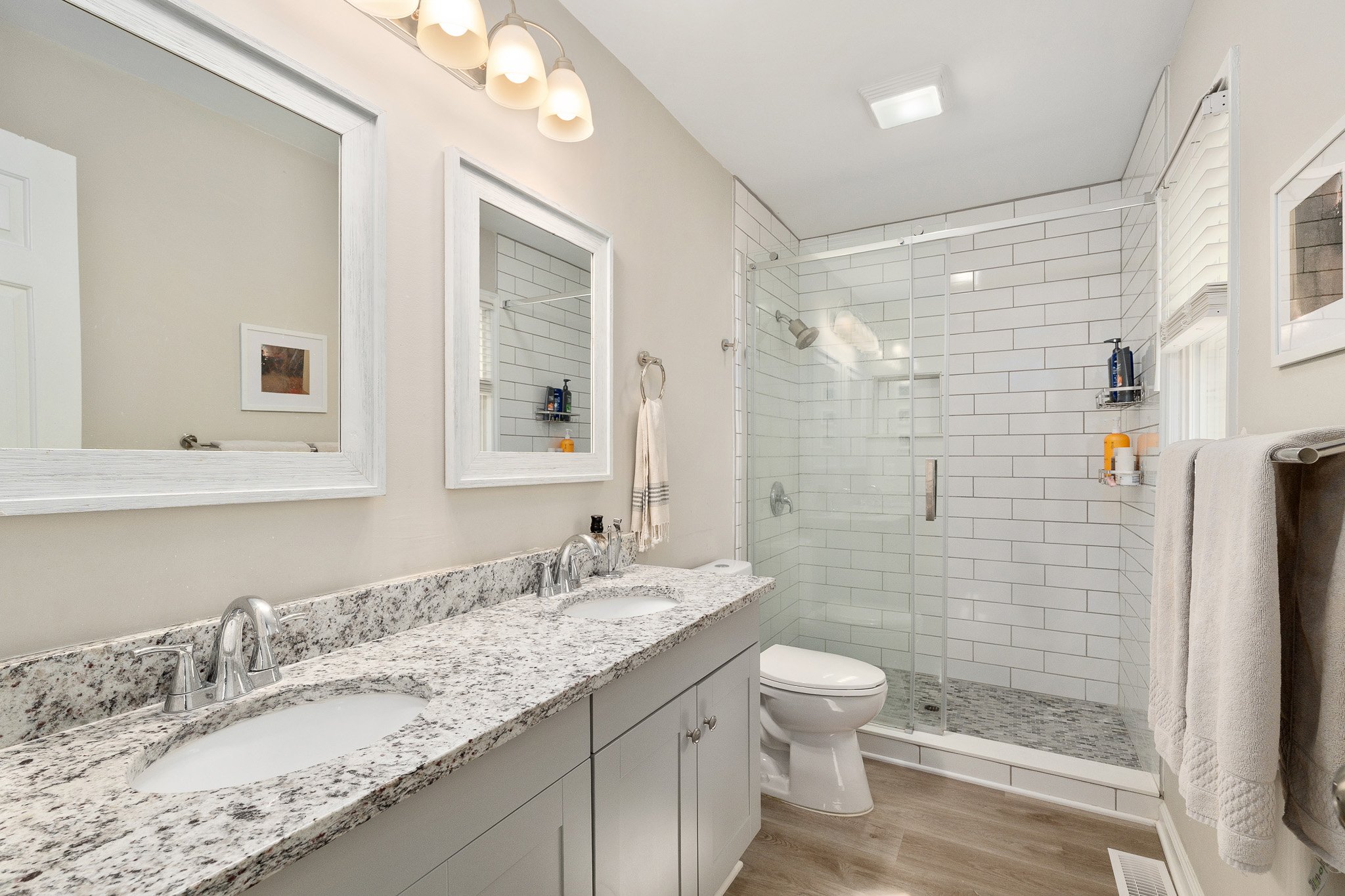 17-Primary-Bathroom-4542-MLS.jpg