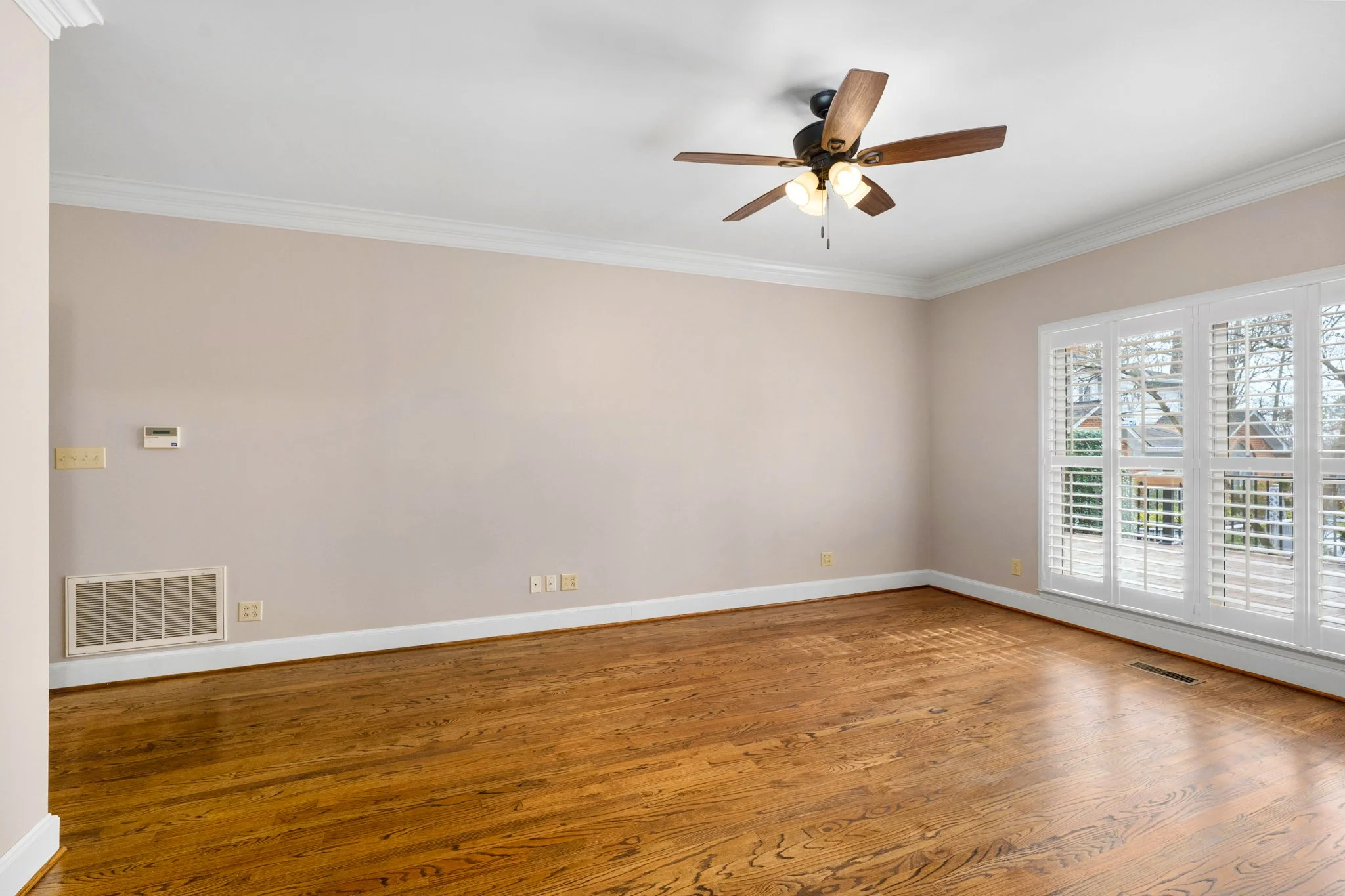 26-PrimaryBedroom-4052-MLS.jpg