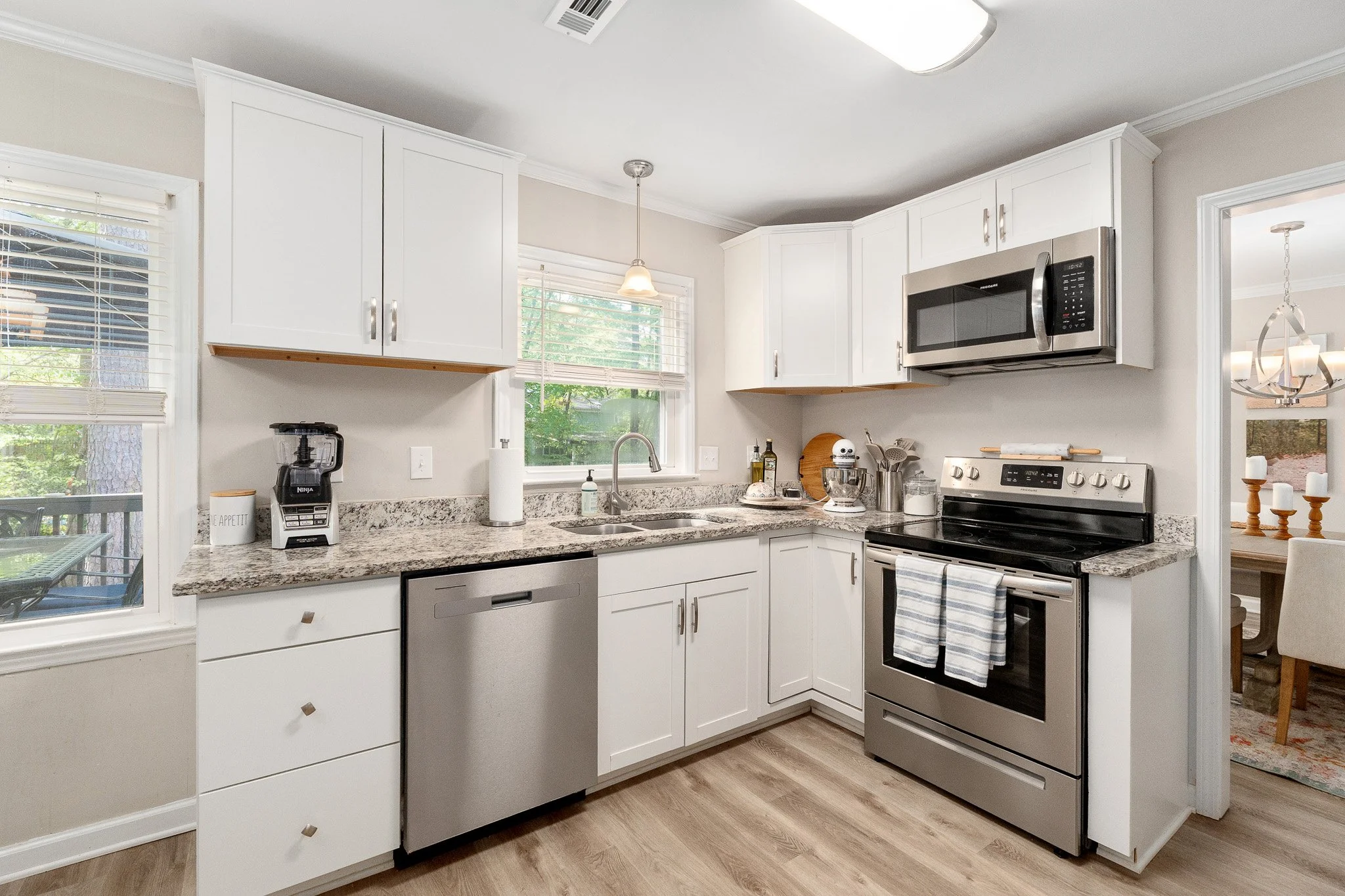 07-Kitchen-4412-MLS.jpg