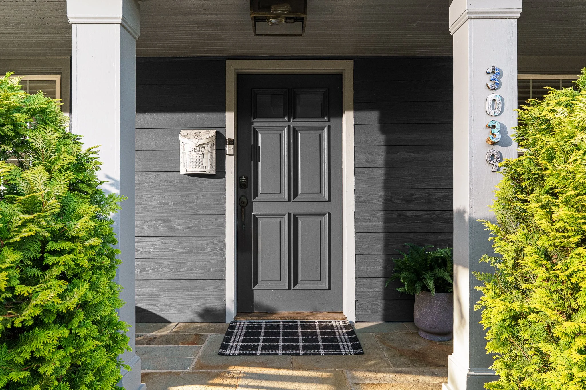 02-Ext-Front-Door-5822-MLS.jpg