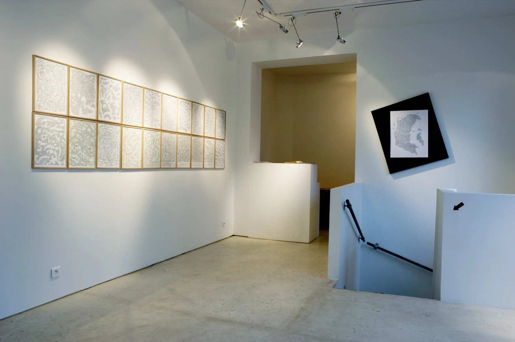 Km d’encre, , 2005-2007 | Paris -Versailles |
Séries de vingt dessins, Encre sur papier |
Exposition Les Contours | Fat Galerie - Paris.