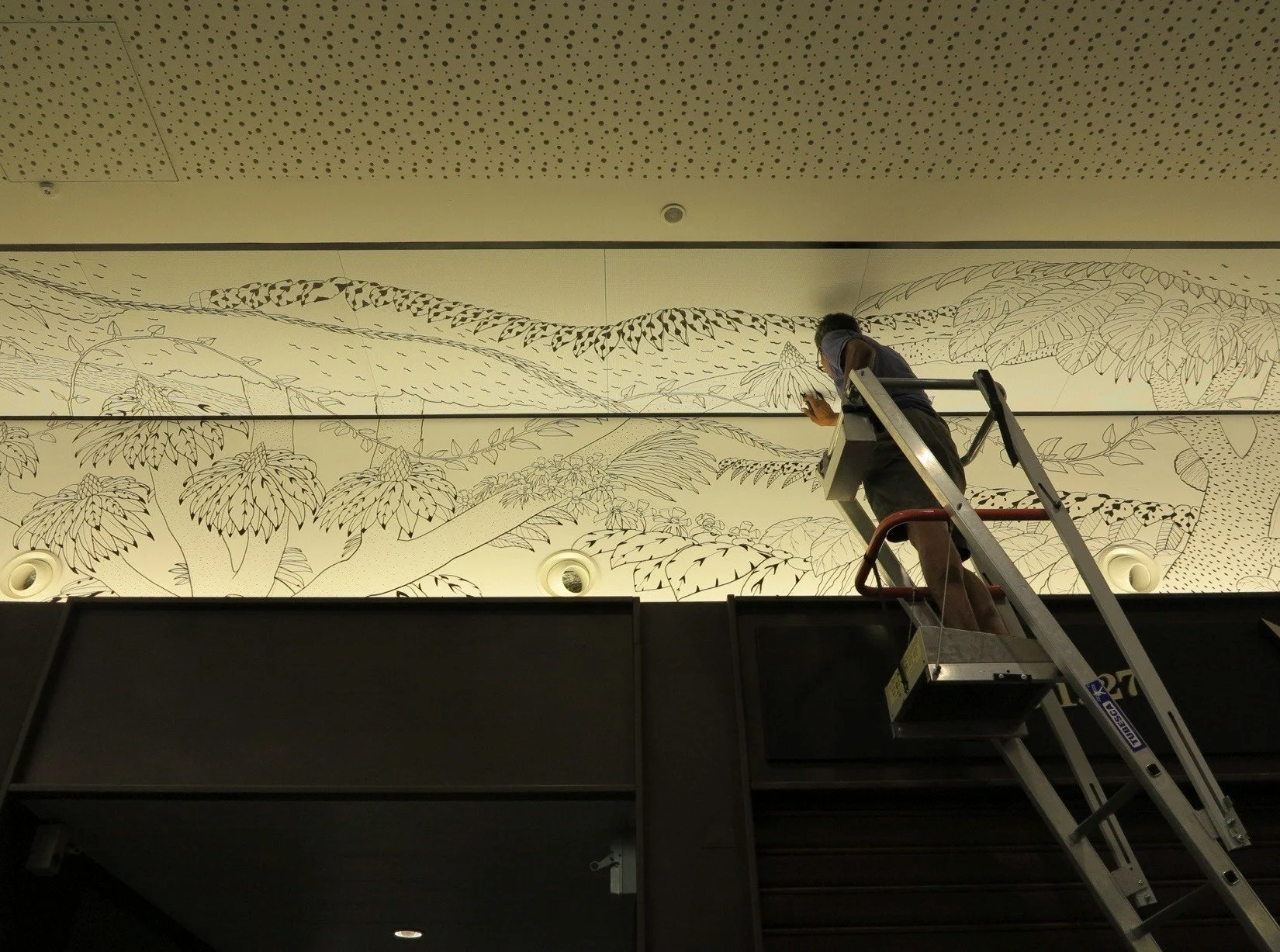 Fresque végétale, 2014 | 660 m2 | Réalisé au fusain et au marqueur noir | Les Terrasses du port, Marseille.