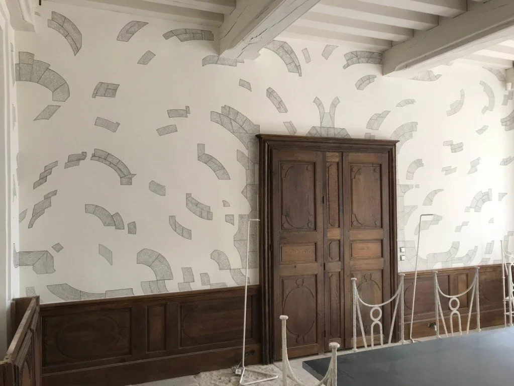 Sans titre, Château d’Arthies, 2019 | Réalisé in situ au feutre noir.