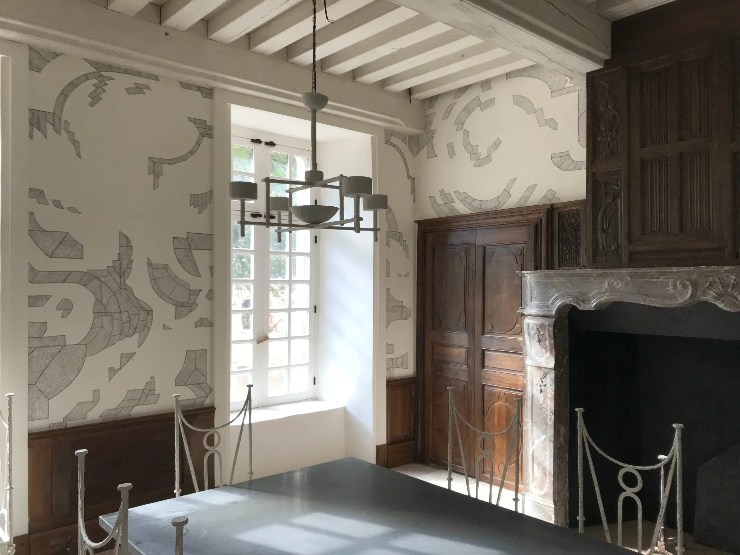 Sans titre, Château d’Arthies, 2019 | Réalisé in situ au feutre noir.