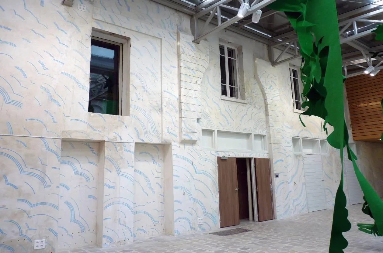 Dégâts des eaux, 2010 | Fresque à la craie réalisée in situ | Houilles.