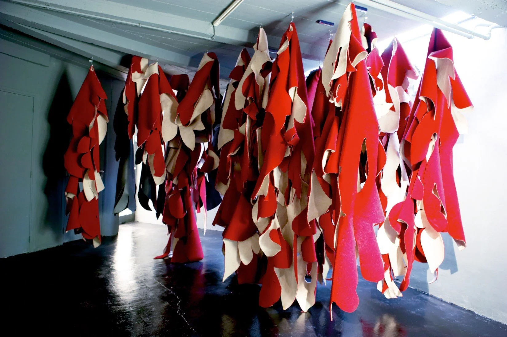 Hommage à Saint Maclou, 2007 | Moquette découpées | H: 250 cm | Fat Galerie, Paris.