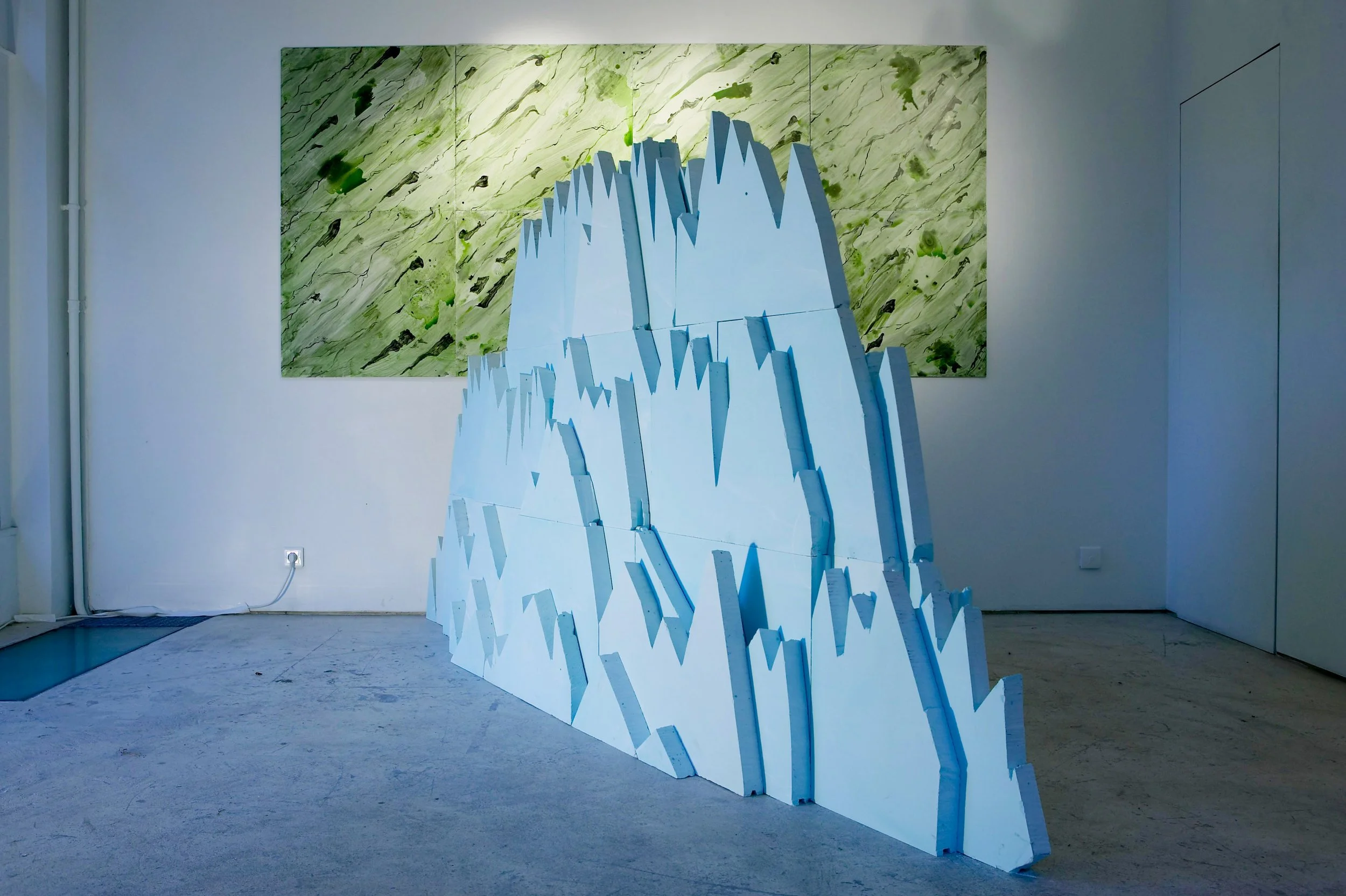 Vue de l’exposition | "Tout est faux", 2008 | Fat Galerie, Paris.