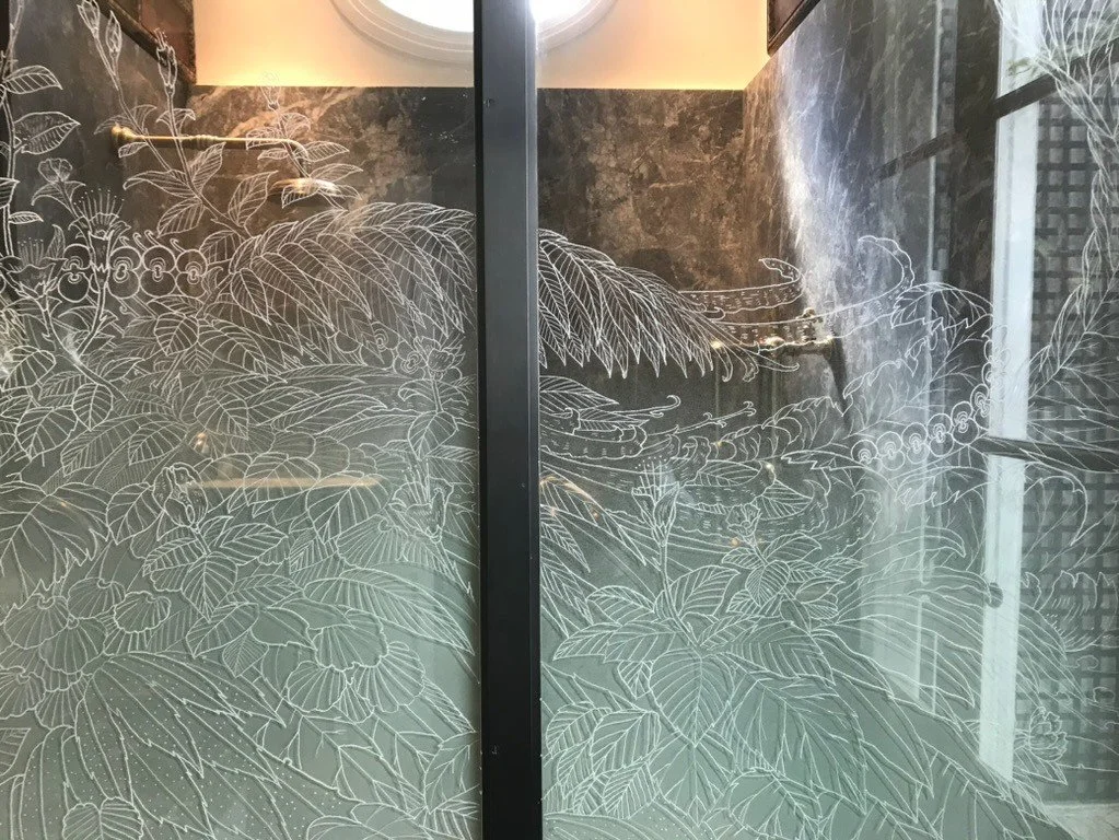 Collection privée Paris | Réalisé in situ Gravure sur verre.