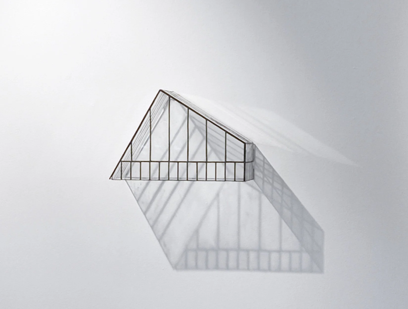 Le Toit, 2010 | Verre et laiton | l: 28 x h: 20 cm | "Vous avez gagné!" | Fat Galerie, Paris.