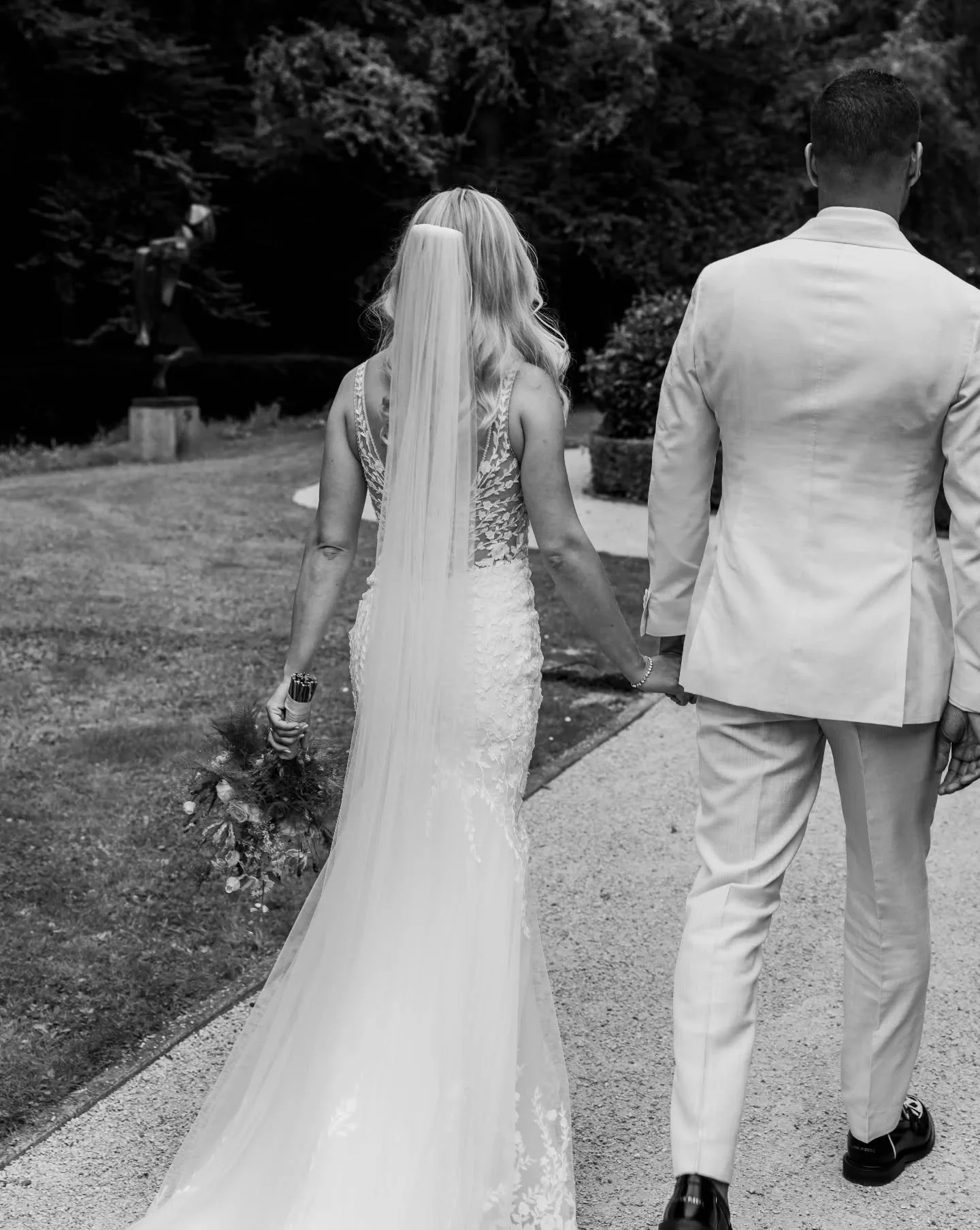 ✨ Hand in Hand ✨

NL - 🇳🇱

Het prachtige koppel Jeske &amp; David &mdash; hand in hand, op weg naar een onvergetelijke dag. Ze kozen voor een intieme first look en tijd met z&rsquo;n twee&euml;n tijdens de fotoshoot v&oacute;&oacute;r de ceremonie,