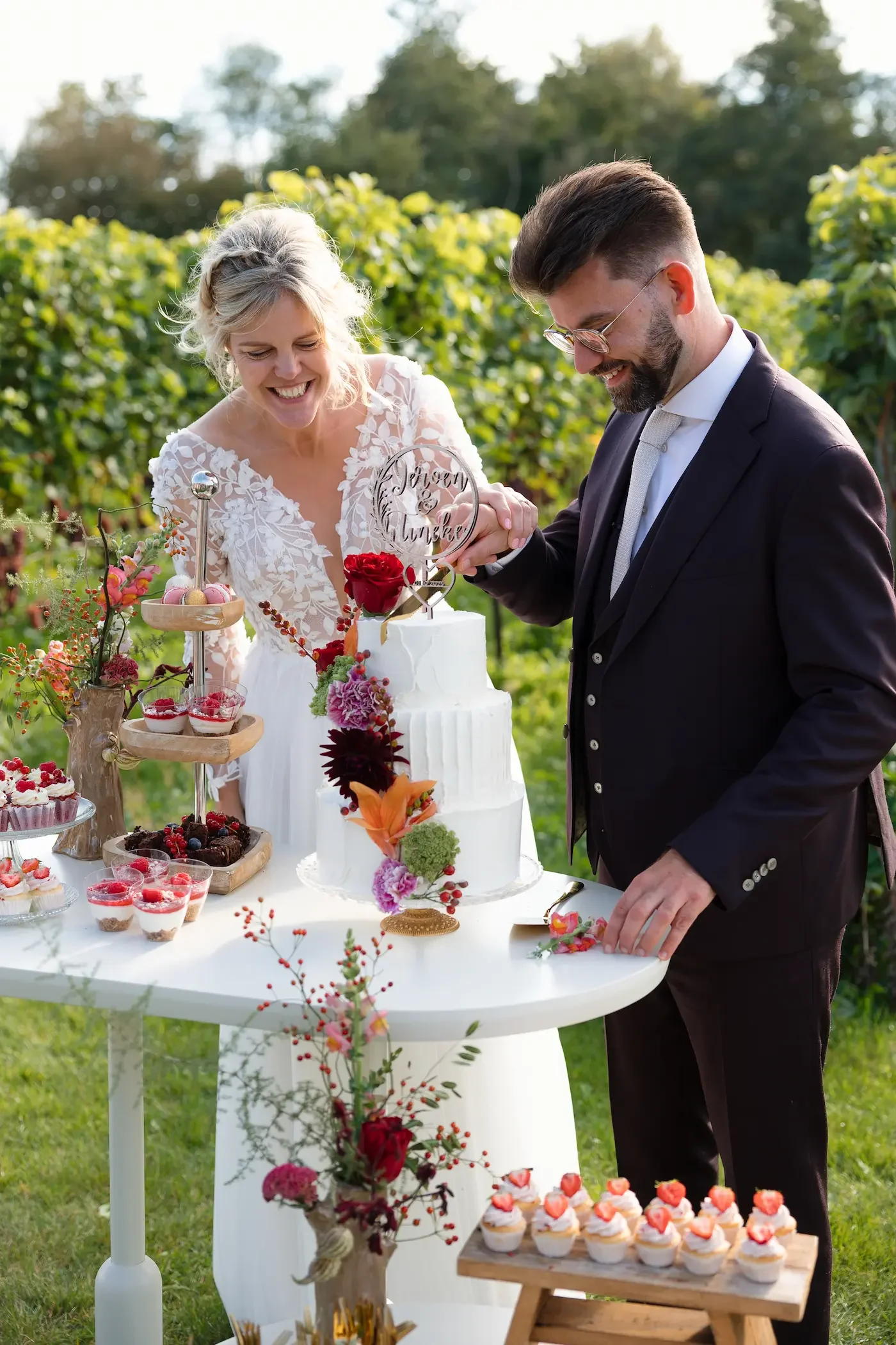 Vineyard-wedding-Frysling-wedding-cake-Netherlands.webp