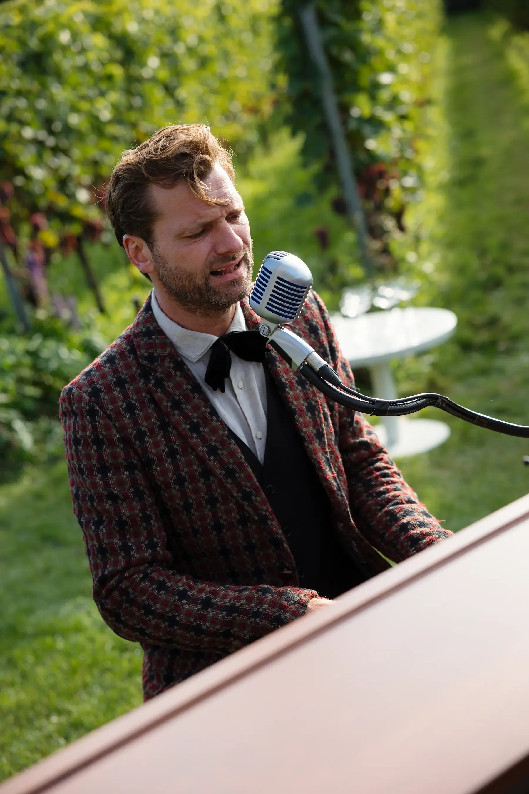 Vineyard-wedding-Frysling-the-Netherlands-live-music.webp