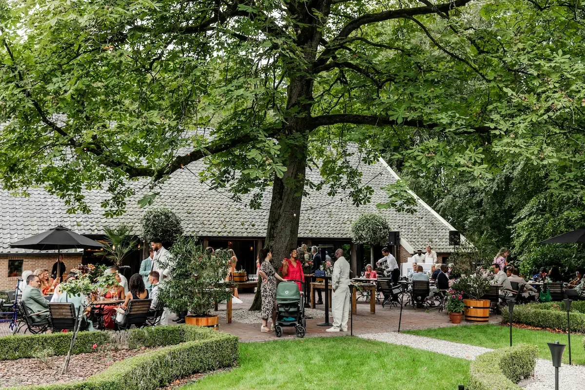 Bruiloft_binnentuin_de_havixhorst.webp