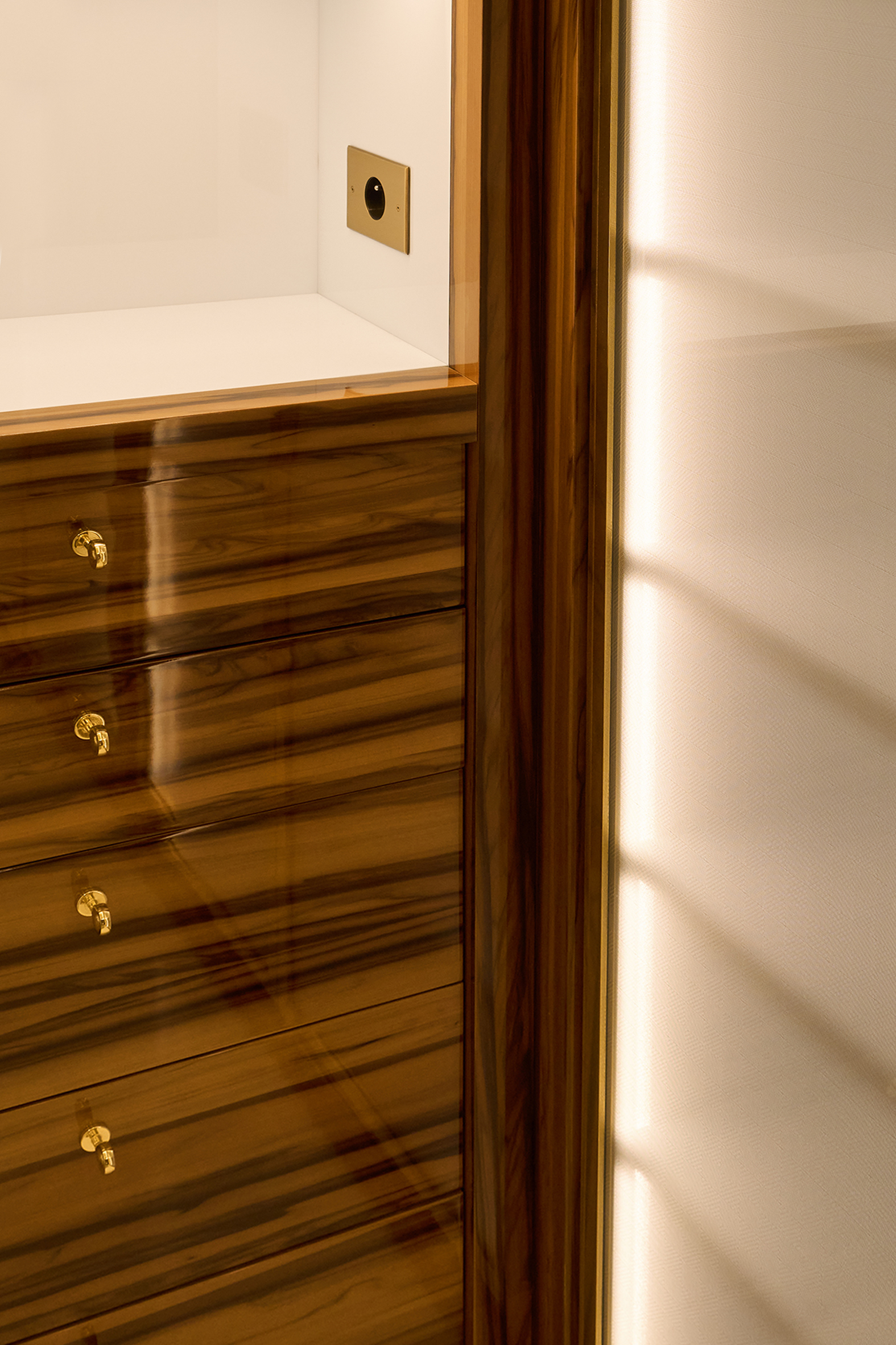 Av Foch Dressing 50 retouche.png