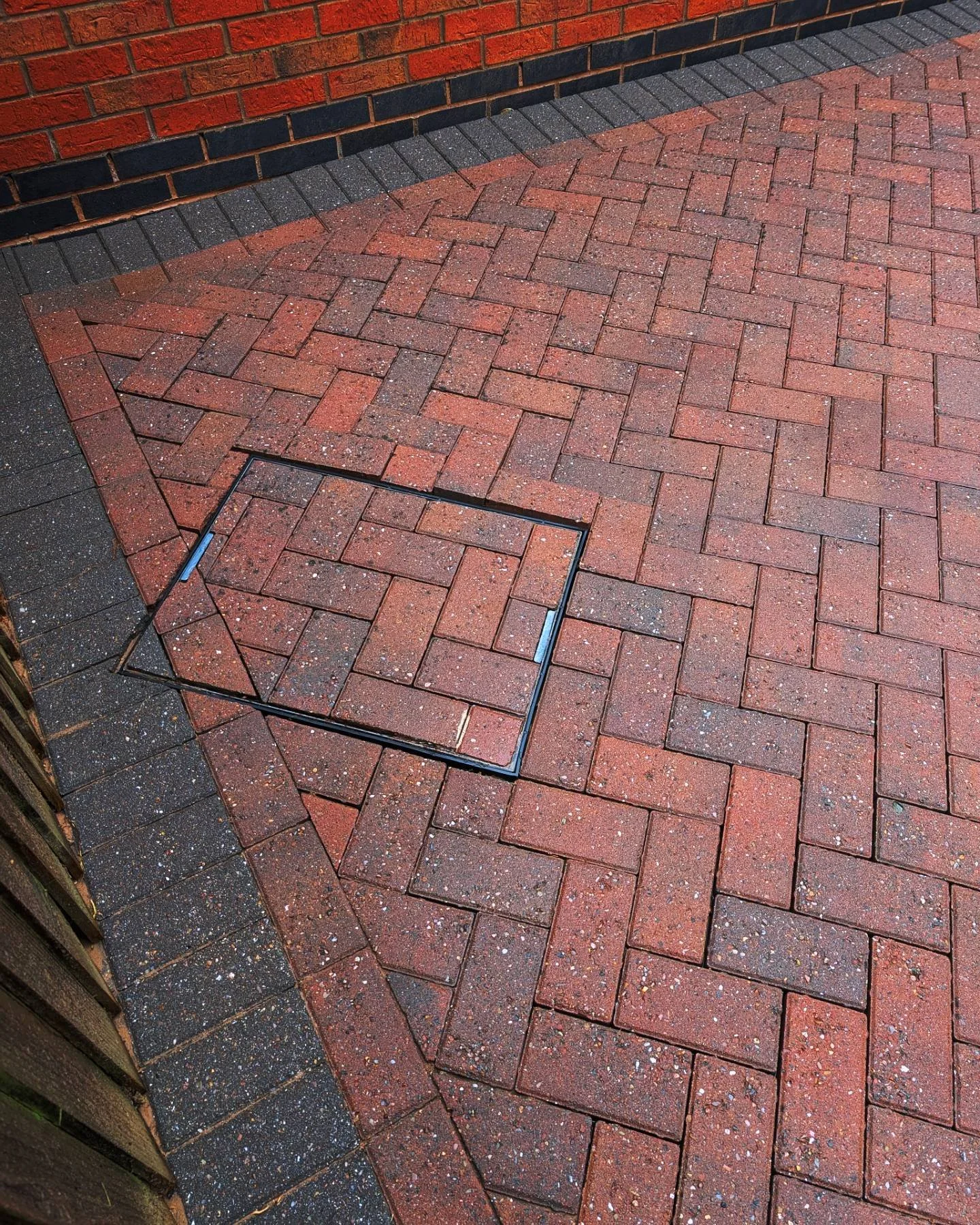 Pressure washing block paving driveway restoring original colour