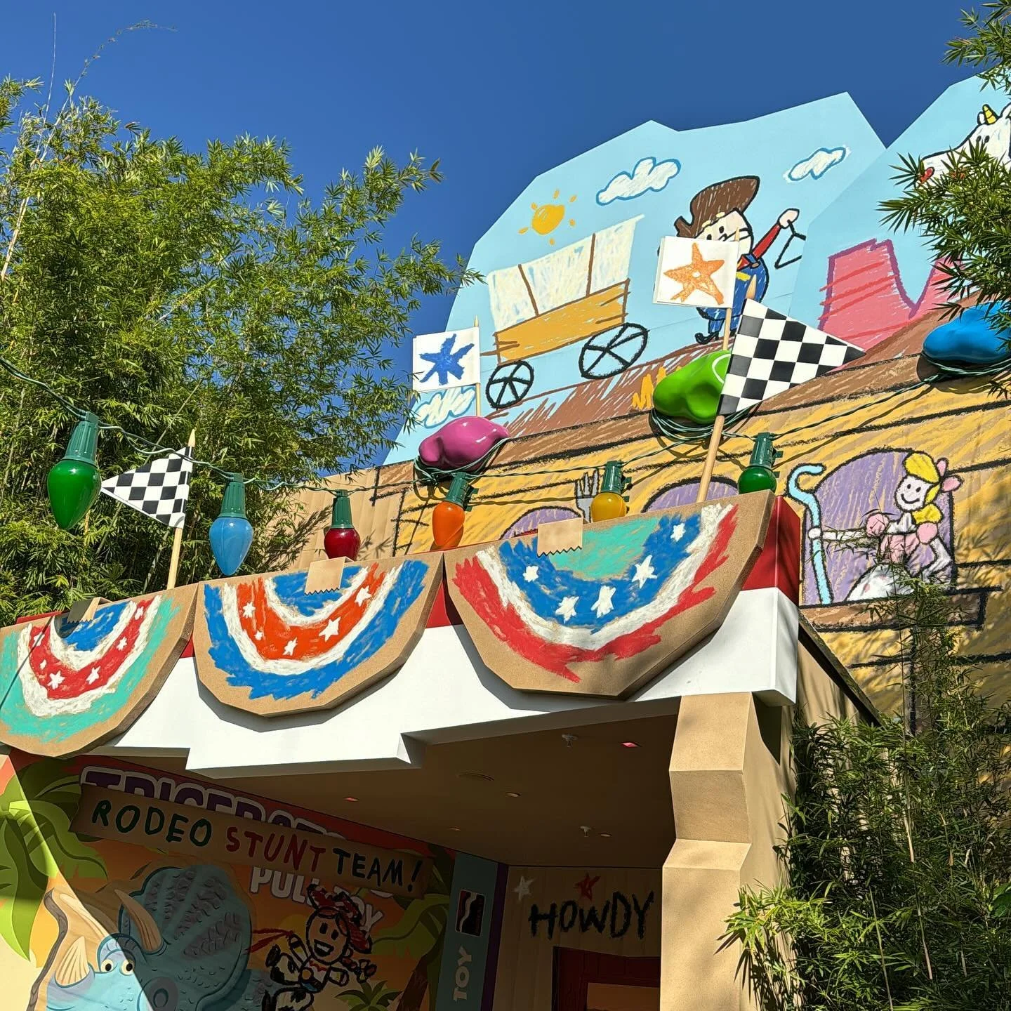 We&rsquo;re down in Walt Disney World for a day trip! New videos are being recorded today for the channel, so stick around and keep your eyes peeled for more Monorail Central videos!  #disneyworld #disney #hollywoodstudios #toystory #monorail #roundu