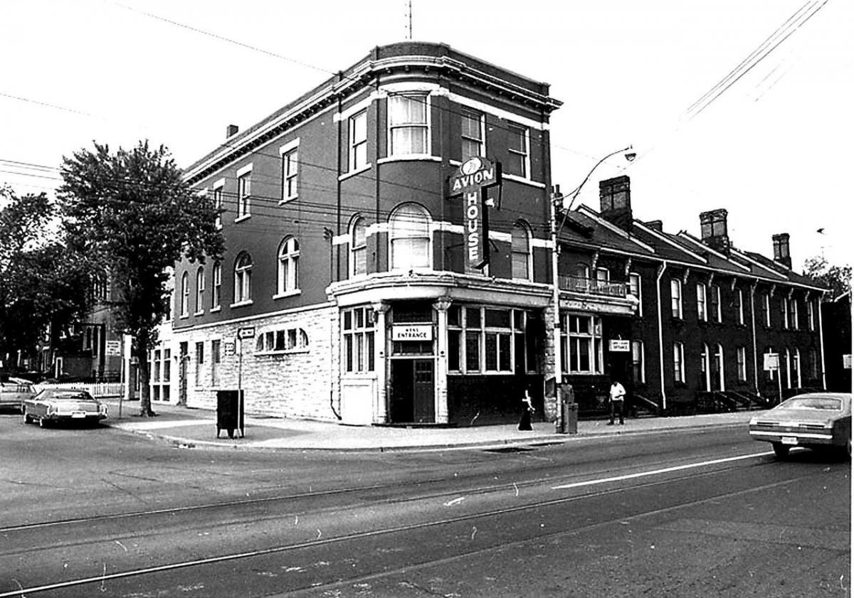 1997 - 434 Gerrard St E