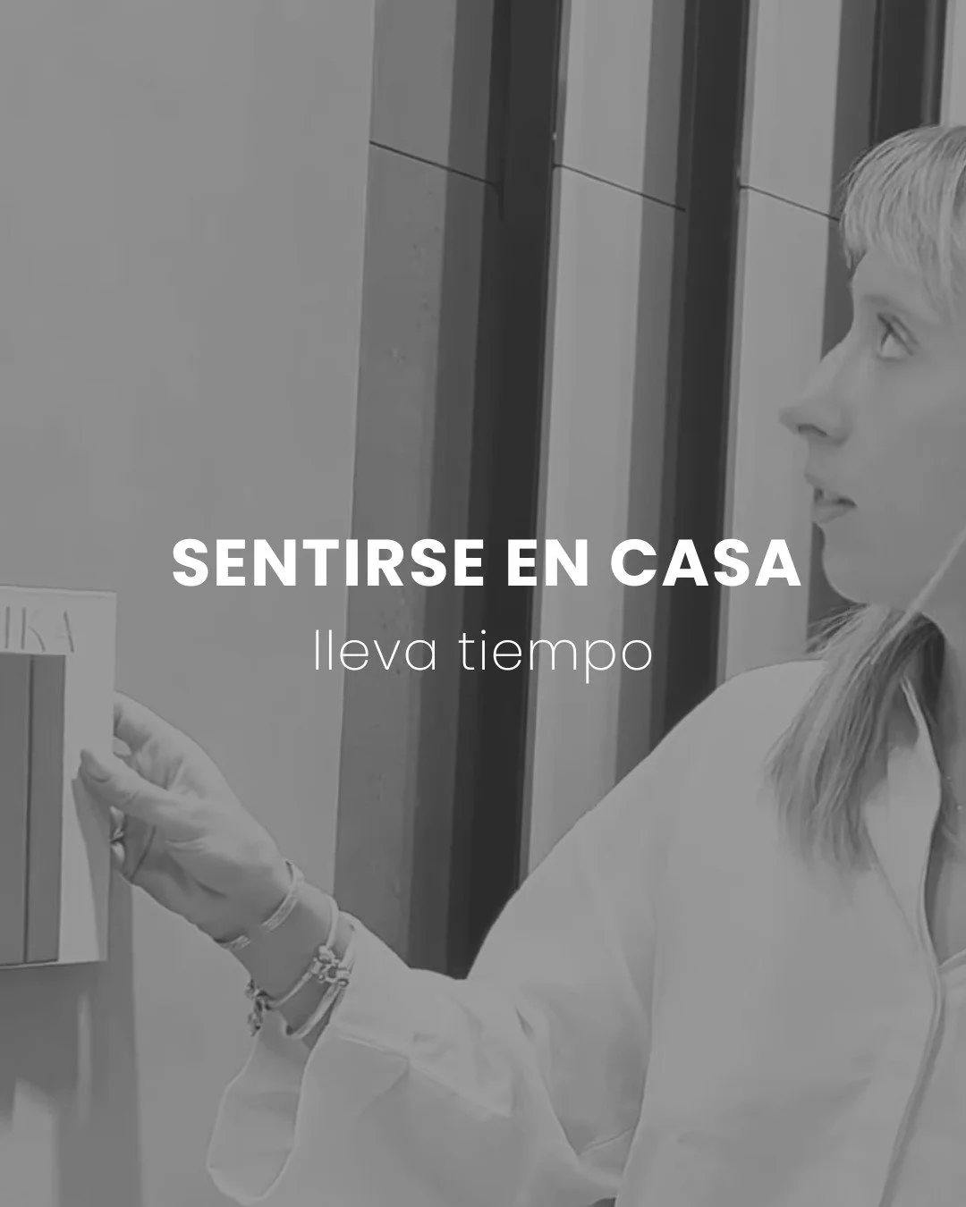 Sentirse en casa lleva tiempo.
No tiene que ver solo con metros, muebles o materiales, sino con vivirla, entenderla y darle lugar a lo cotidiano.

Apropiarse de una casa es un proceso.
💫