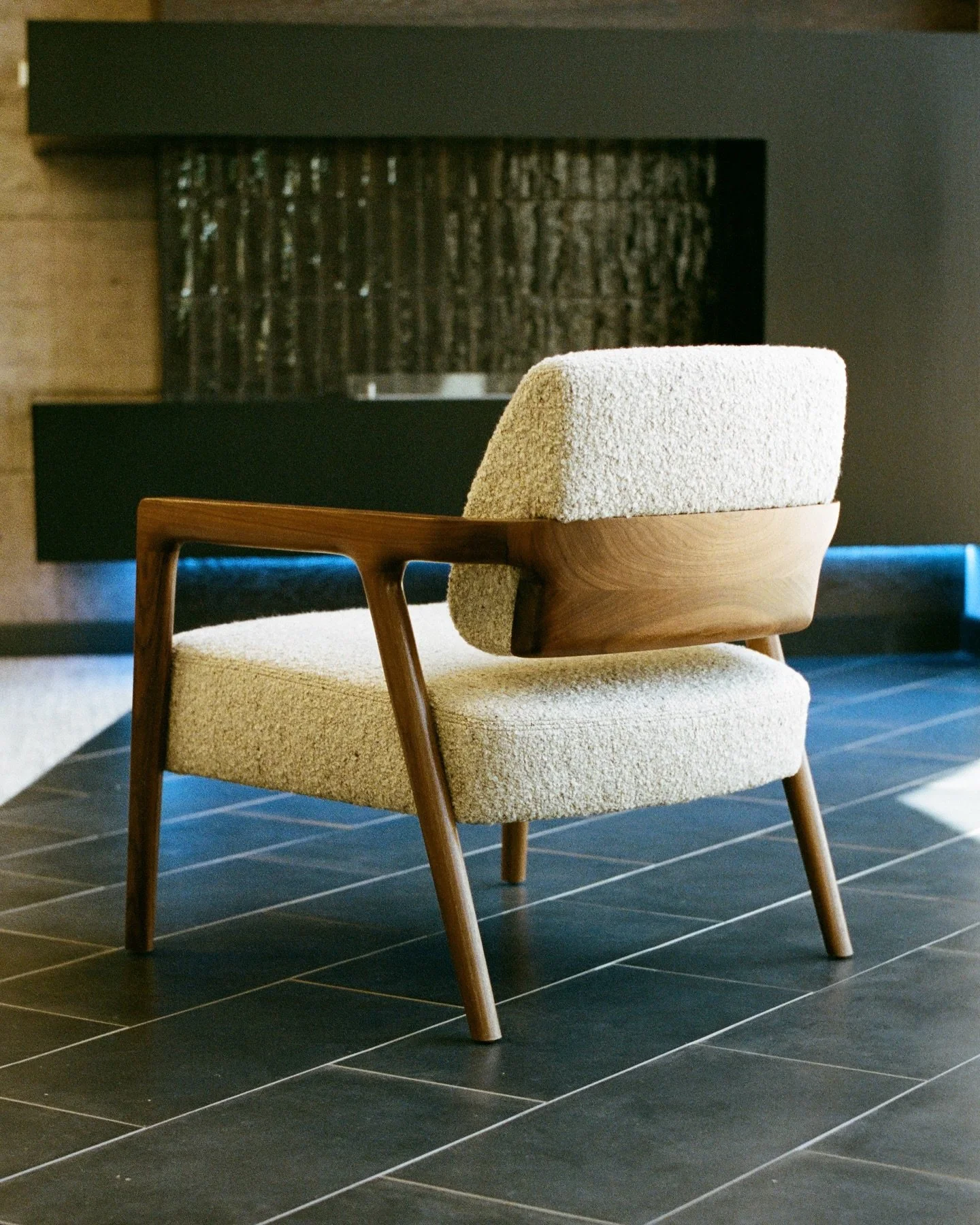 Beauty from every angle. This chair was designed to be seen. A true piece of art inspired by the Chicago River bascule bridges. Bold enough to make a statement in comfort. 
- David Edward &ldquo;Thatcher&rdquo;
- Momentum Shelter Bisque
&mdash;&mdash