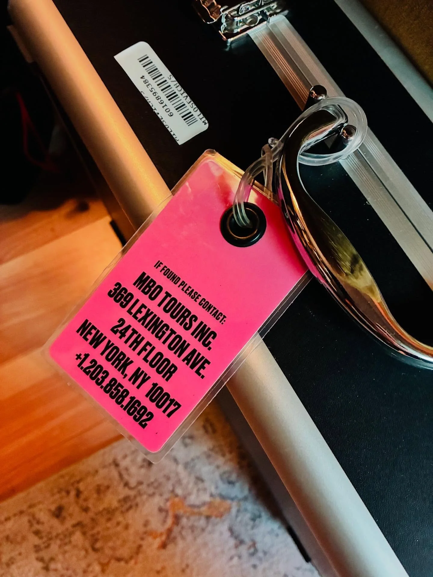 When @officialtrentharmon brings @michaelbolton mic to the session - you use Mr. Bolton&rsquo;s mic! 🎤 🙌🏻❤️👌