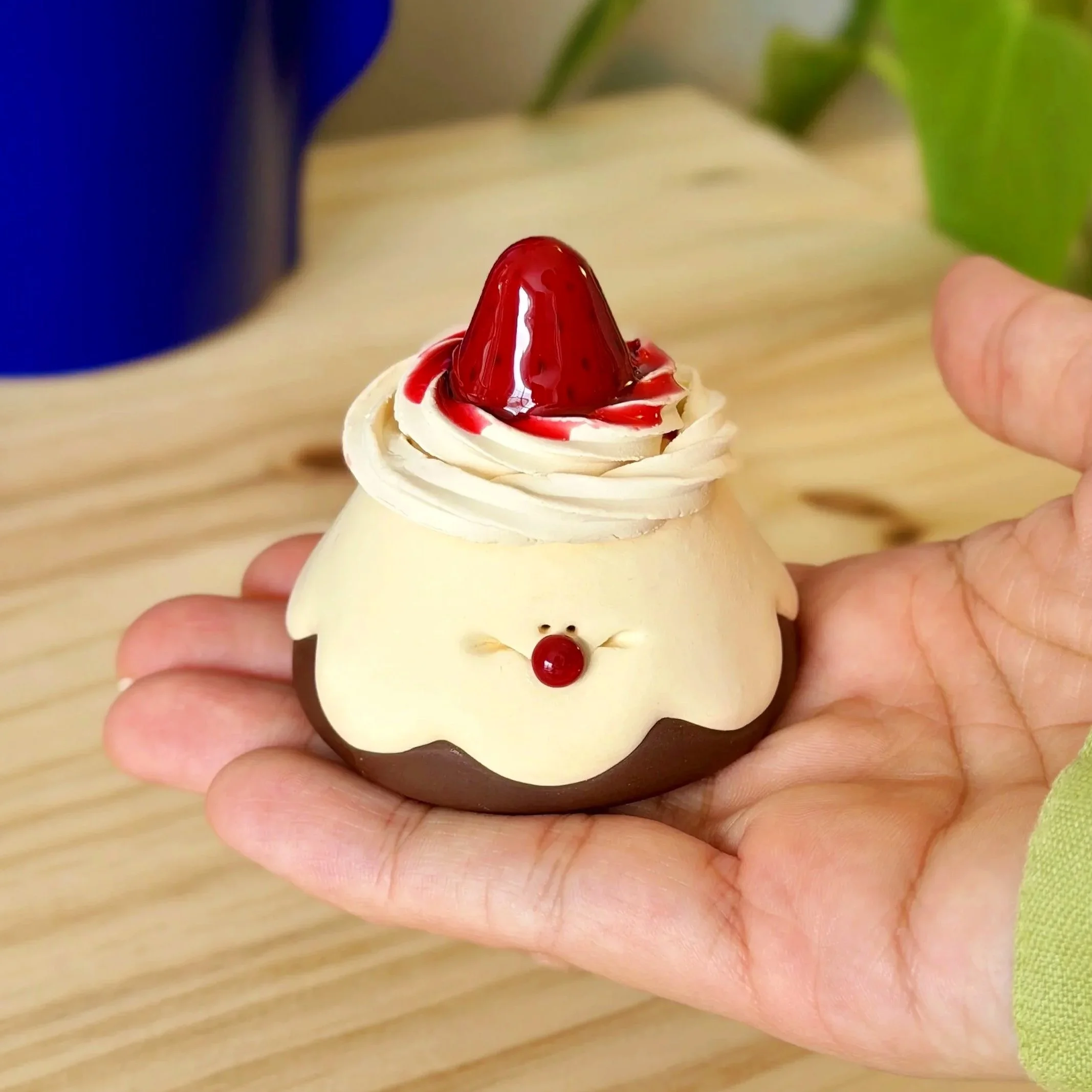 Strawberry Cream Puff Ring Holder