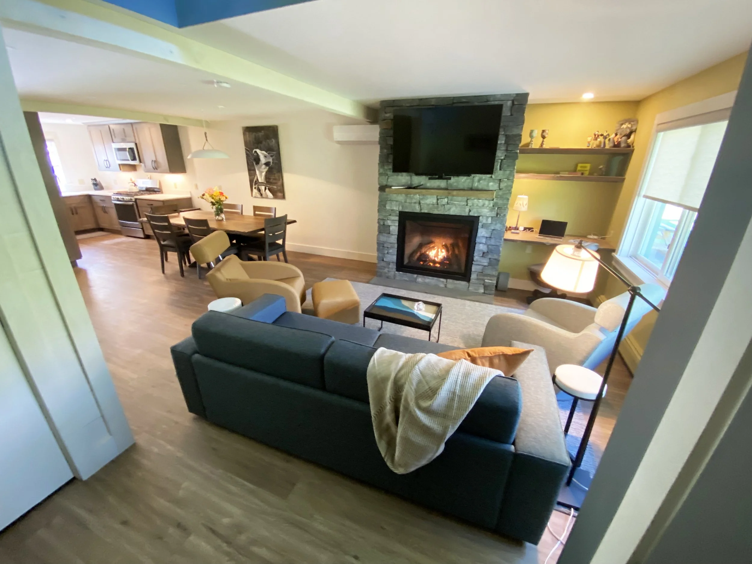 Living Room 1B.jpeg