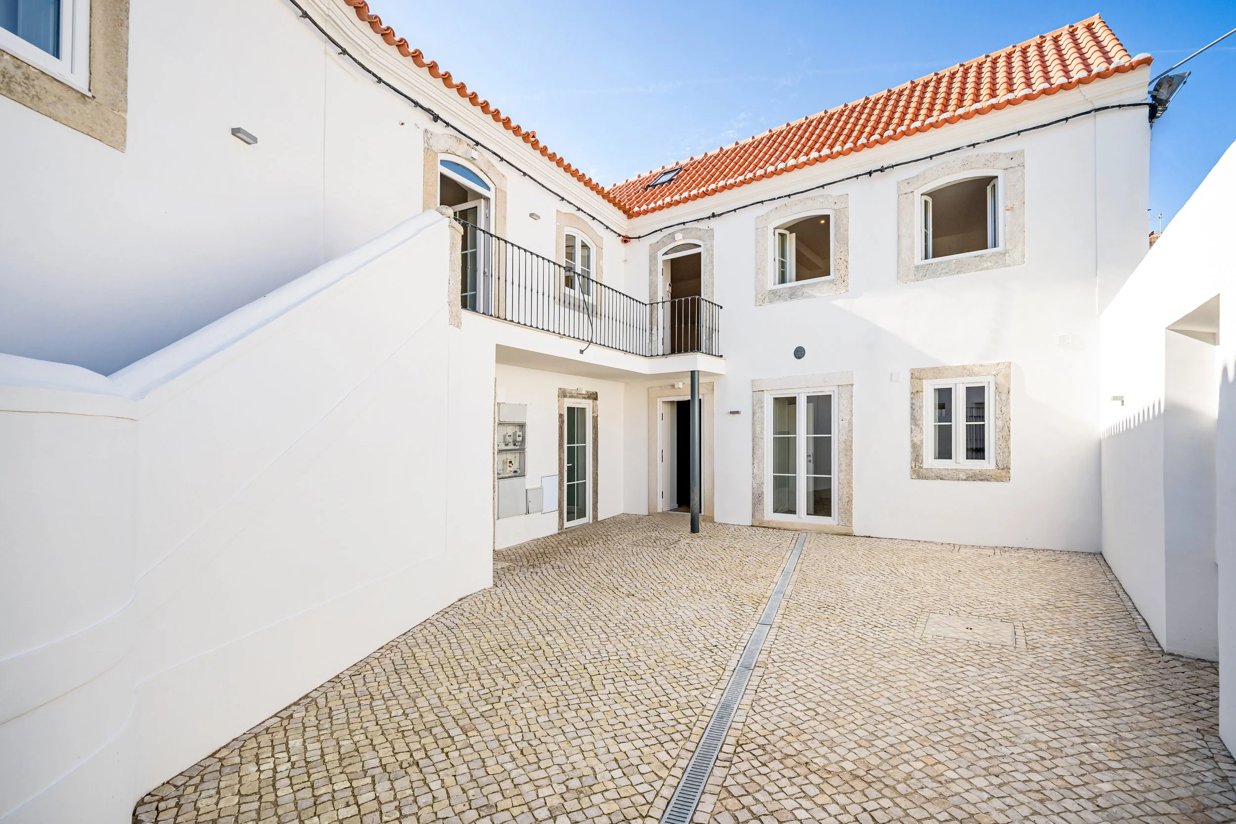  
 Alcochete 
  Reabilitação e ampliação edifício 
 