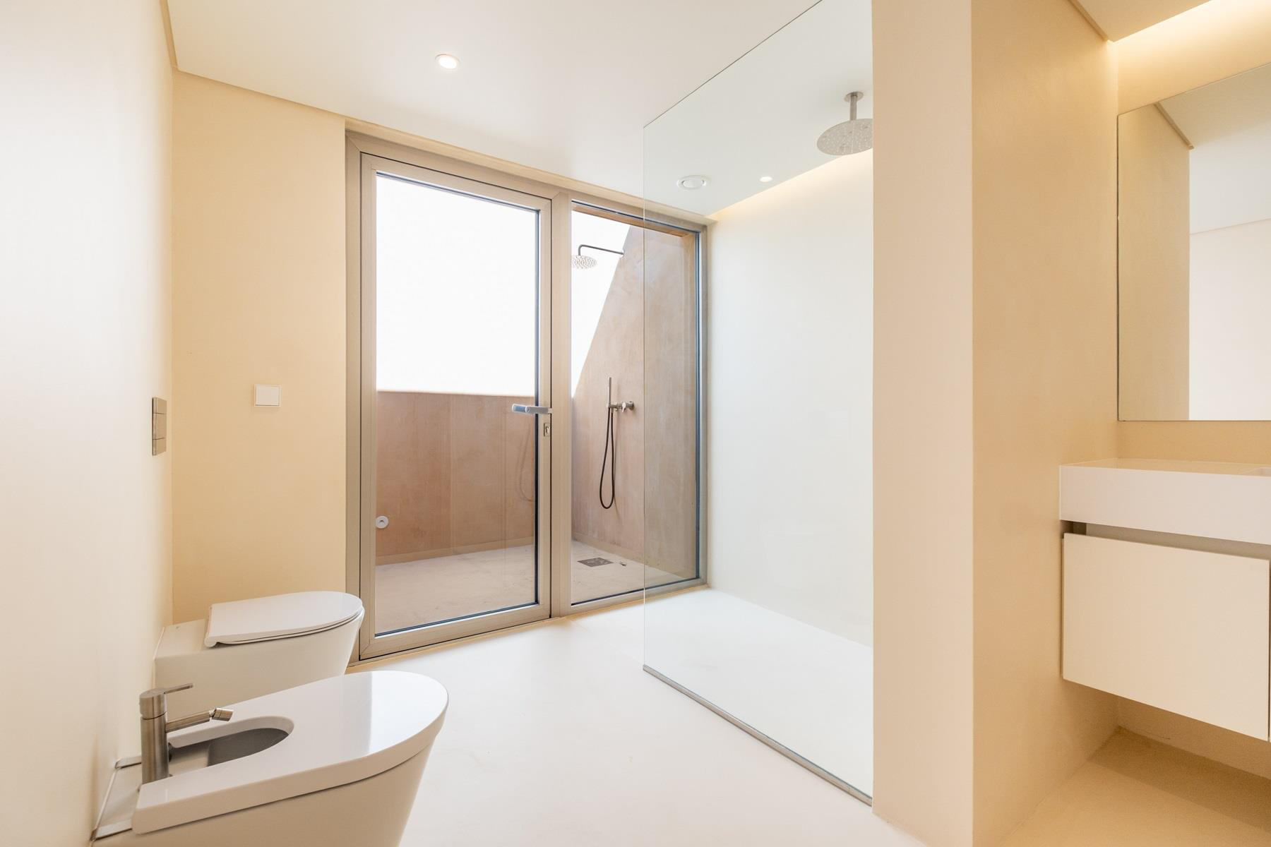 Simple Beelt Construction 5 villas