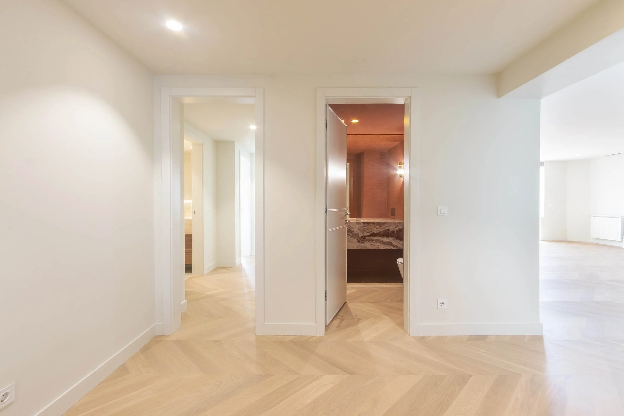  
 Amoreiras II 
 Reabilitação apartamento 
  Estado: Concluído, Tipologia: Reabilitação 