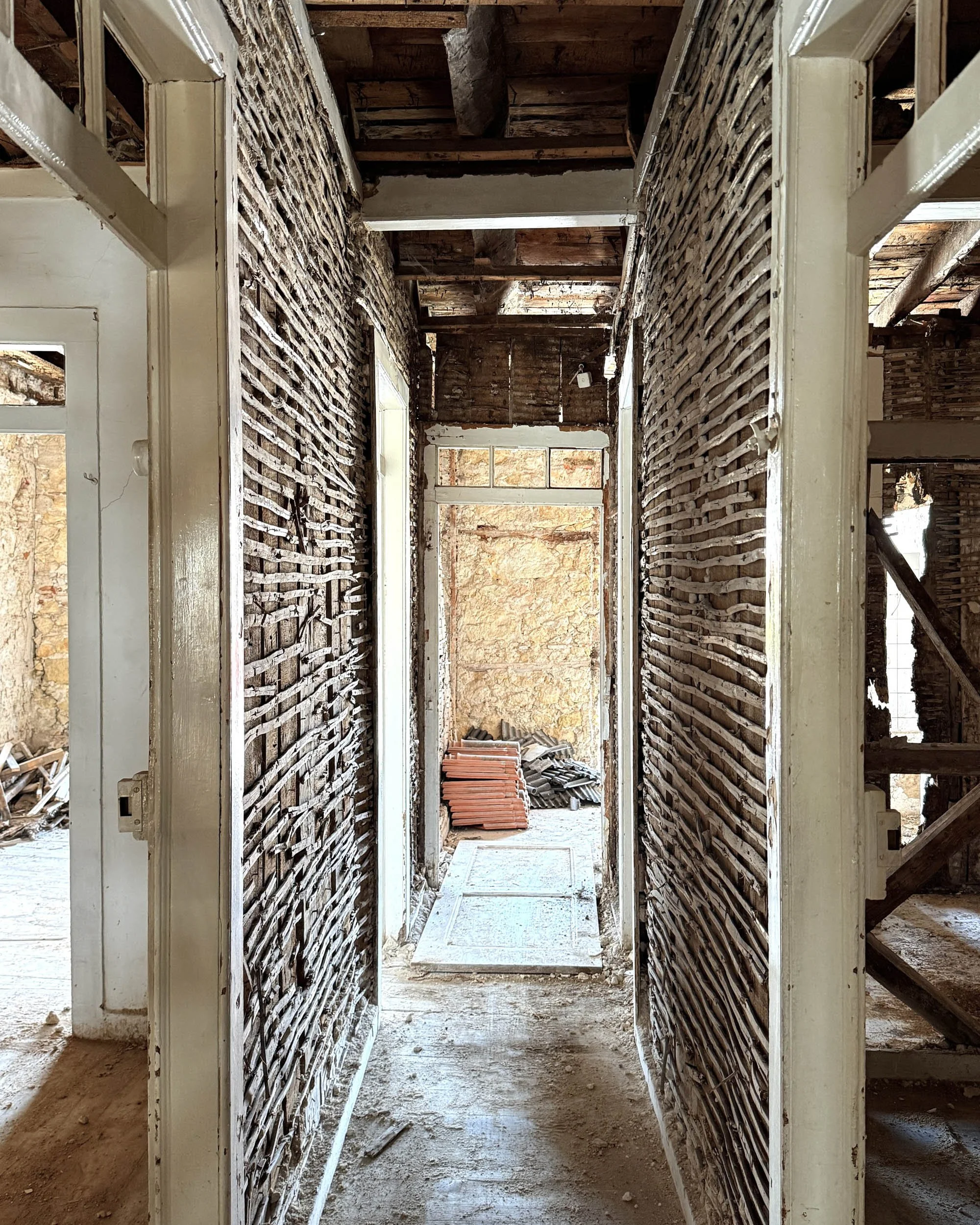 Fernandes Tomás Complete Building Rehabilitation Beelt