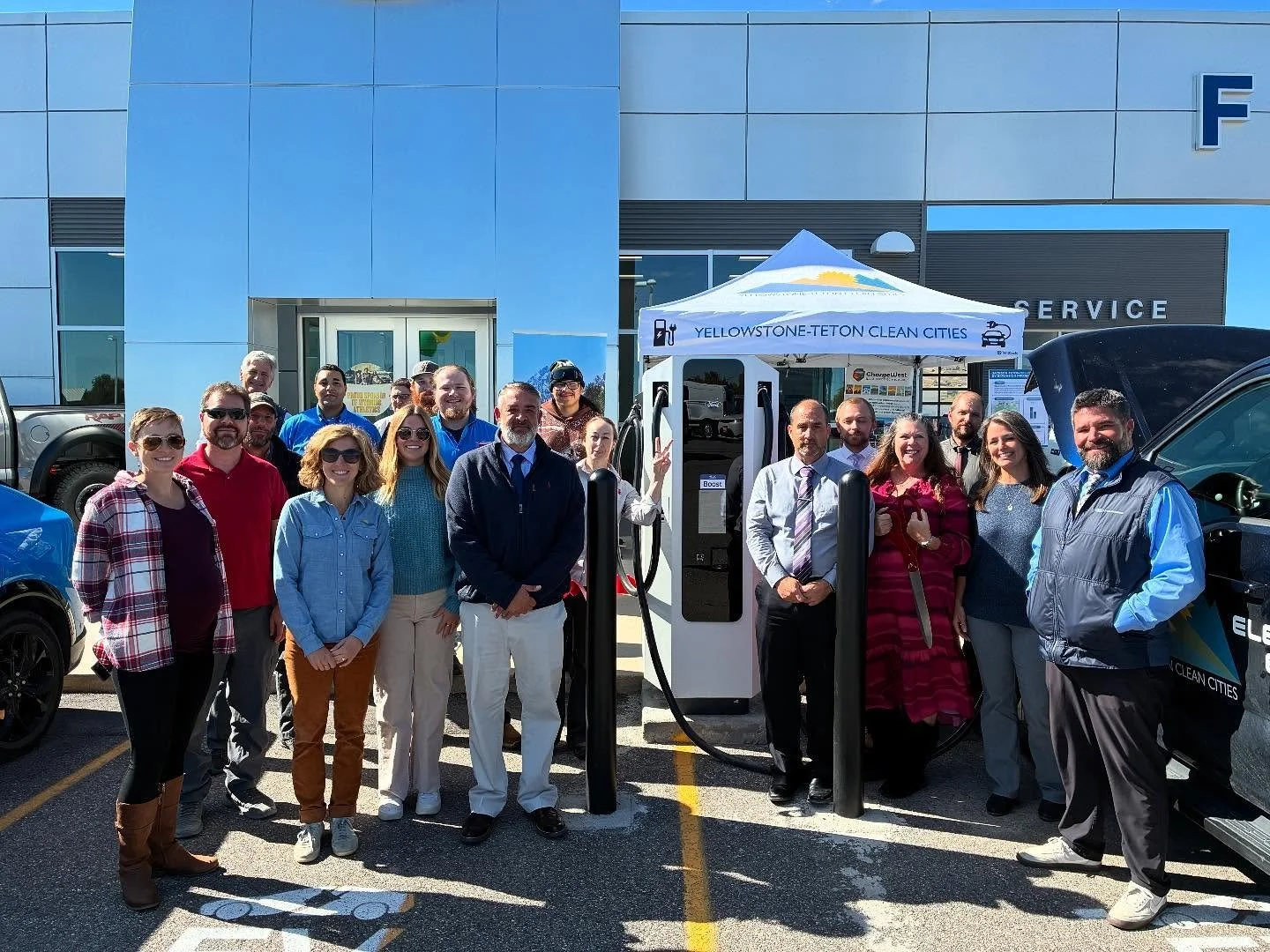 DC fast charging station expansion in Wyoming is worth celebrating! Last week we joined @fremontmotorslander and @landerclimateaction with outreach materials supporting the ribbon cutting and ride and drive event. Thank-you @fremontmotorlander for br