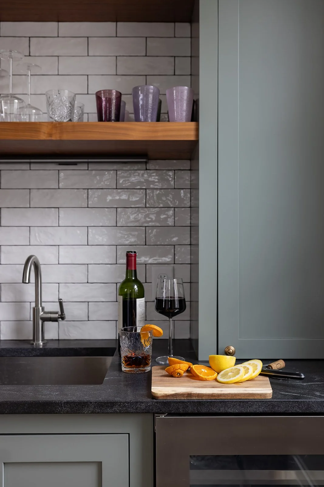 Red Barn Architecture Carpenters Colonial Bar