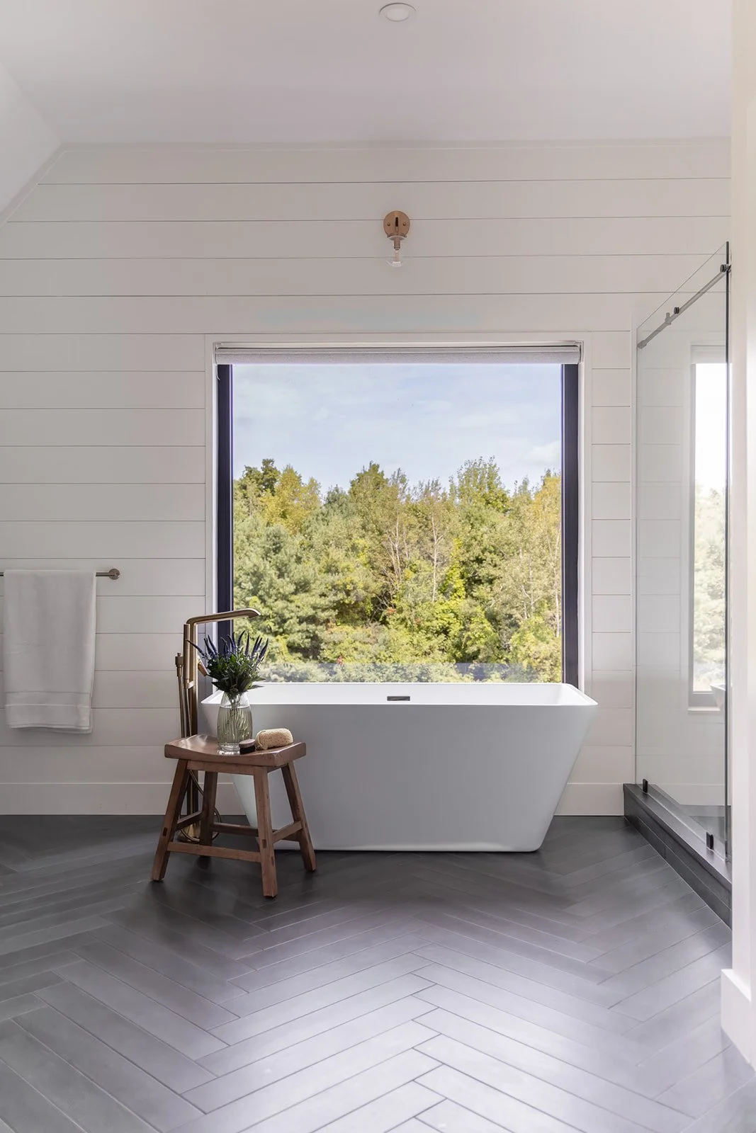 Red Barn Architecture-Coastal Modern-Primary Bath-8.jpg