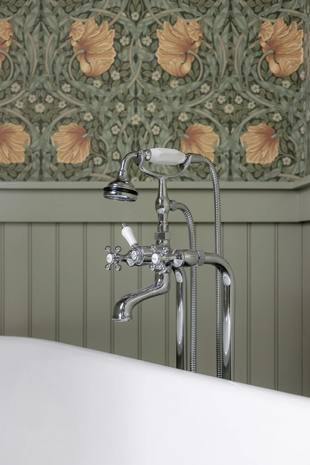 Red Barn Architecture Carpenters Colonial Bath 