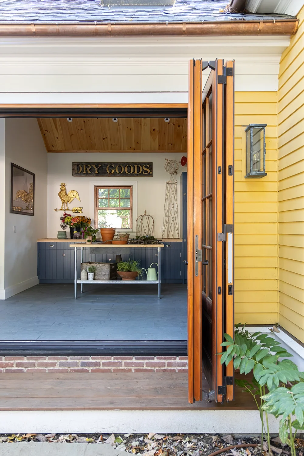 Red Barn Architecture Courtyard Carriage House