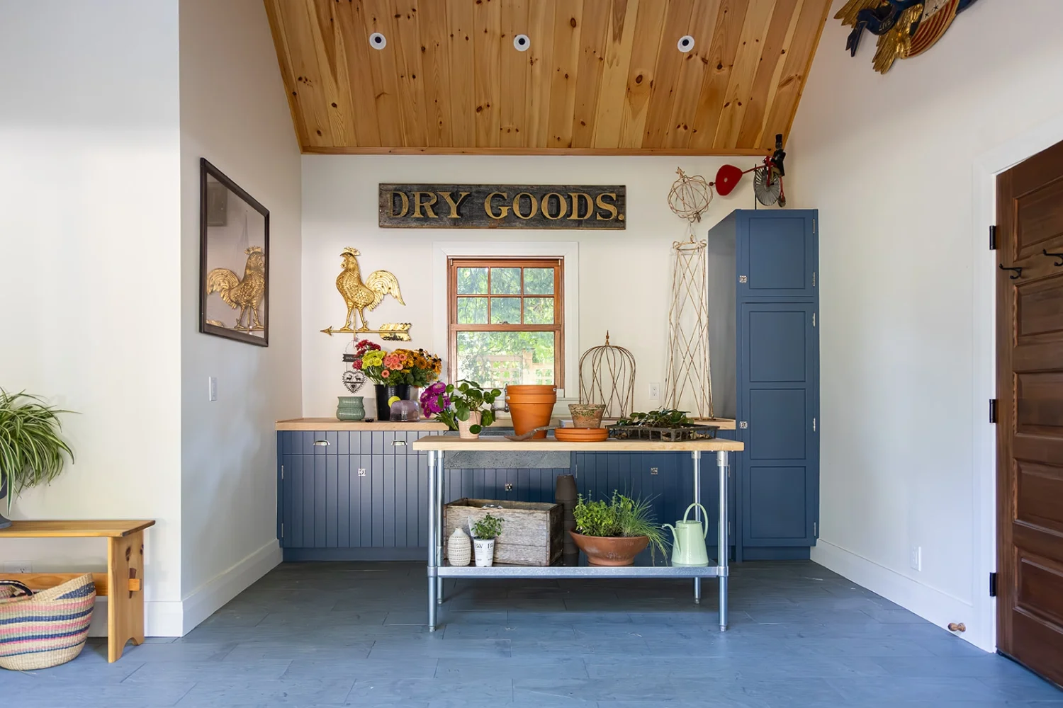 Red Barn Courtyard Carriage House