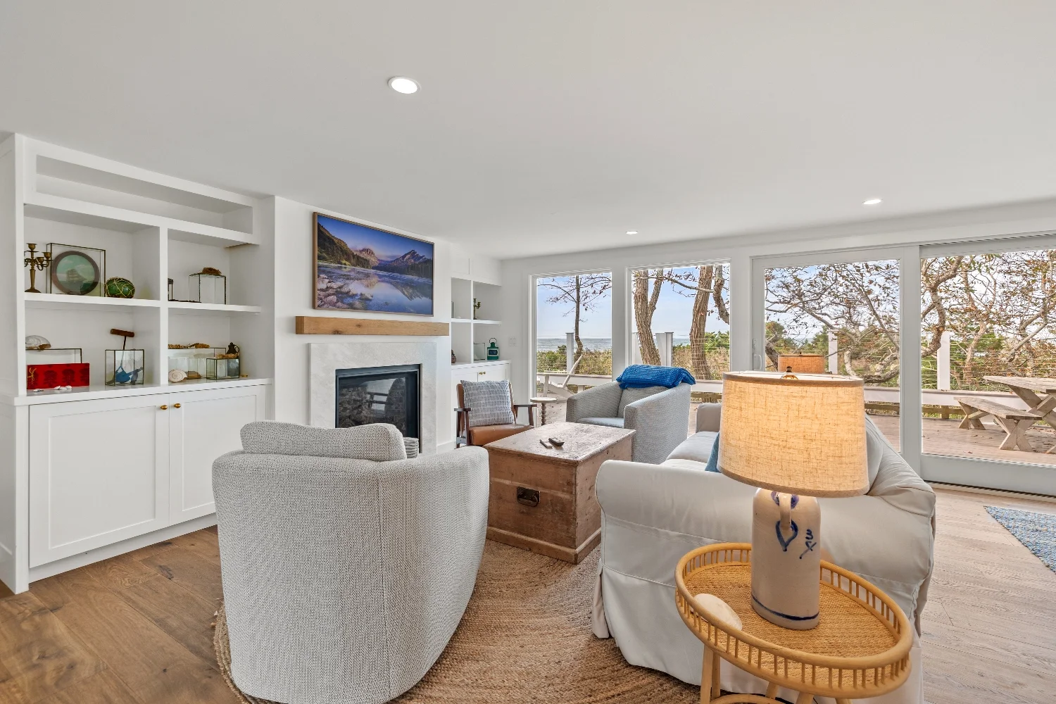 Red Barn Architecture-Rock Harbor-Living-2.webp