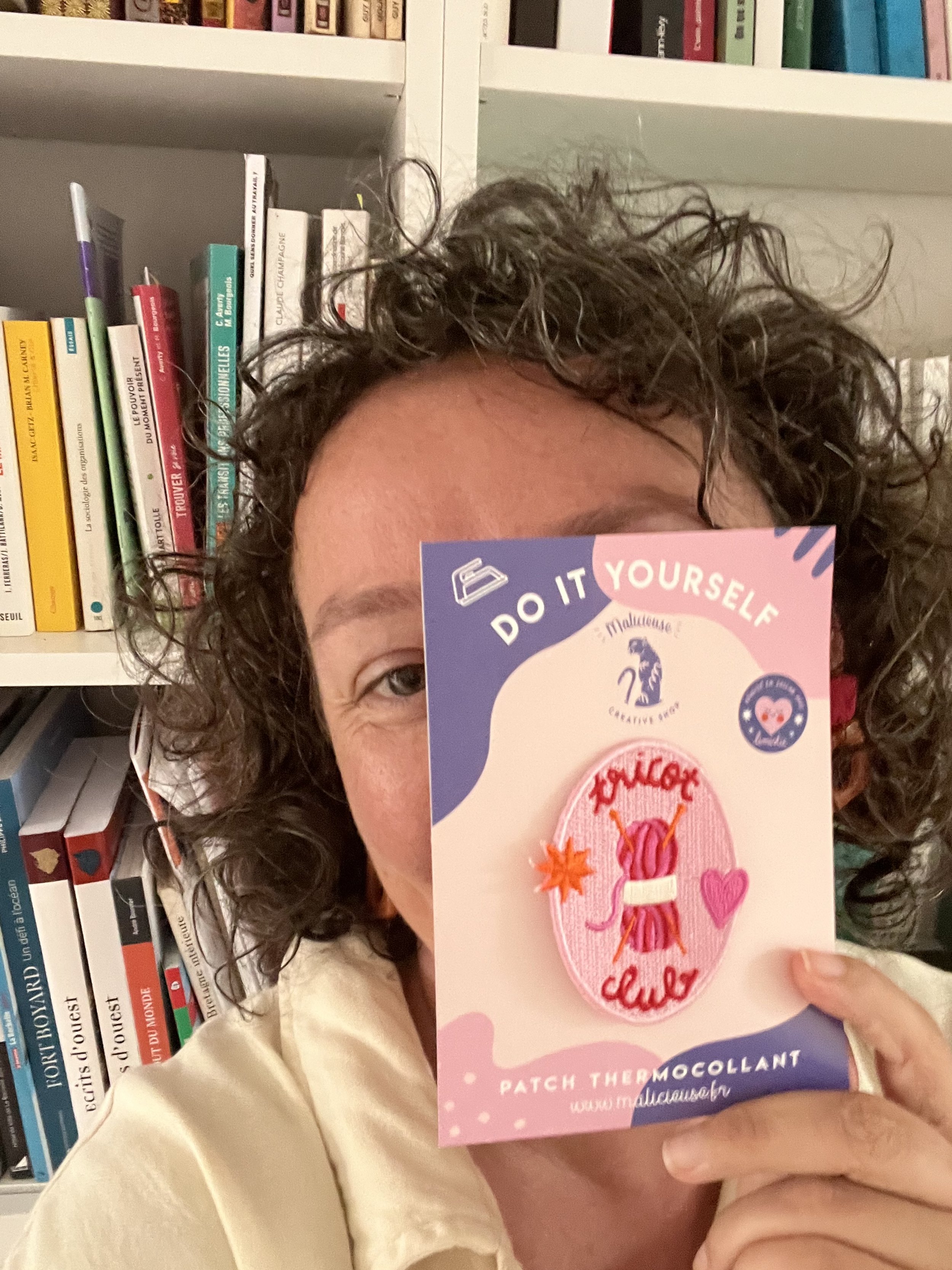 Marie NEDELLEC a créé l'académie des tricoteuses. Les tricoteuses accompagnent les femmes dans leurs parcours professionnels : bilan de compétences, formations.