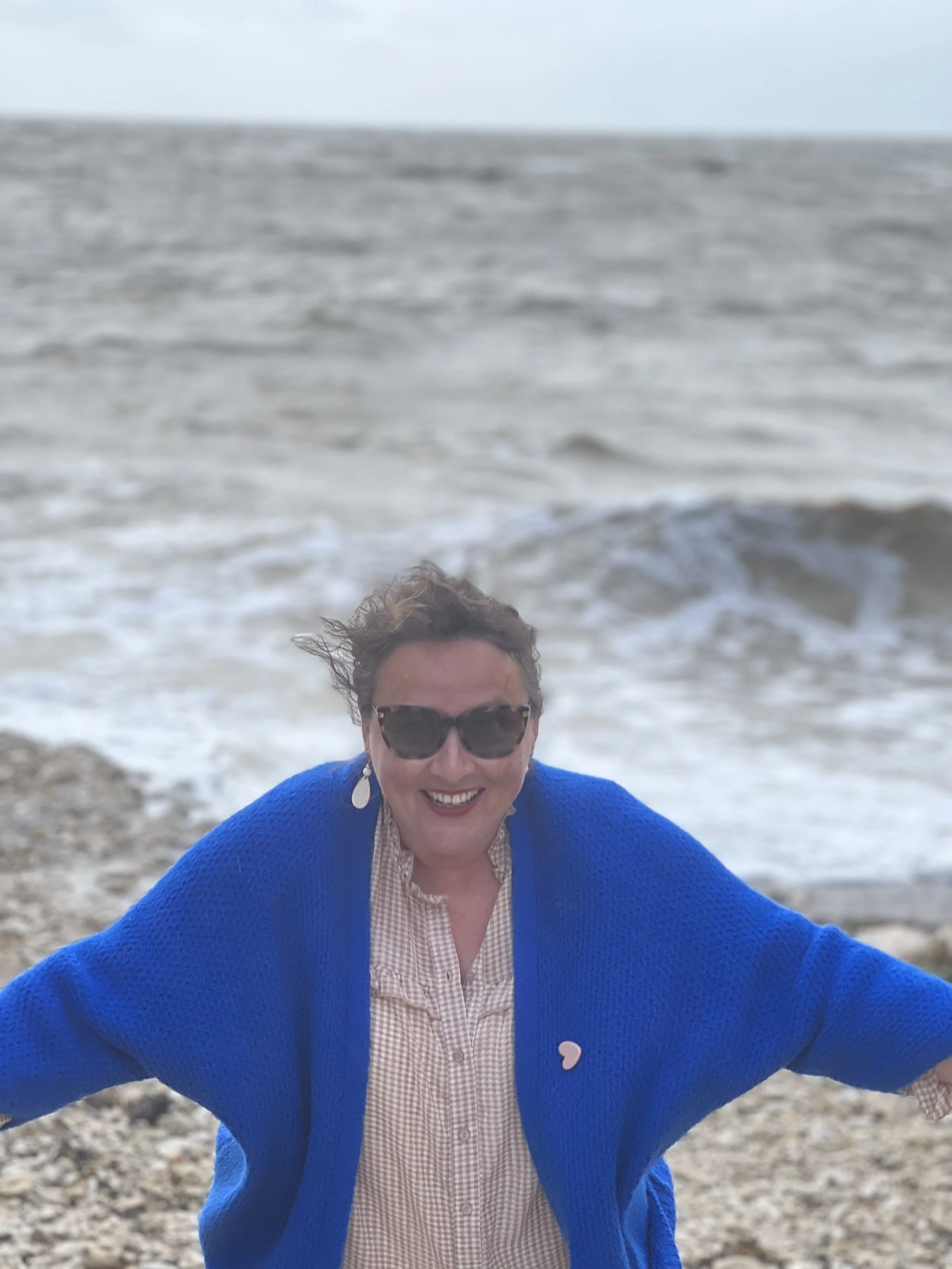 Marie NEDELLEC a créé l'académie des tricoteuses. Les tricoteuses accompagnent les femmes dans leurs parcours professionnels : bilan de compétences, formations.