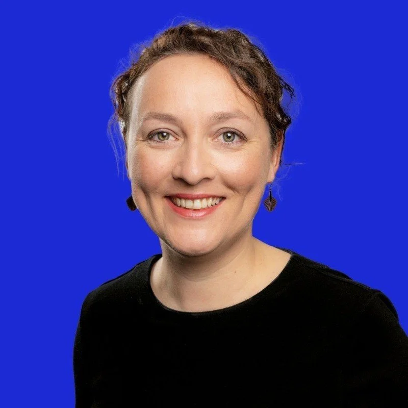 Marie NEDELLEC a créé l'académie des tricoteuses. Les tricoteuses accompagnent les femmes dans leurs parcours professionnels : bilan de compétences, formations.