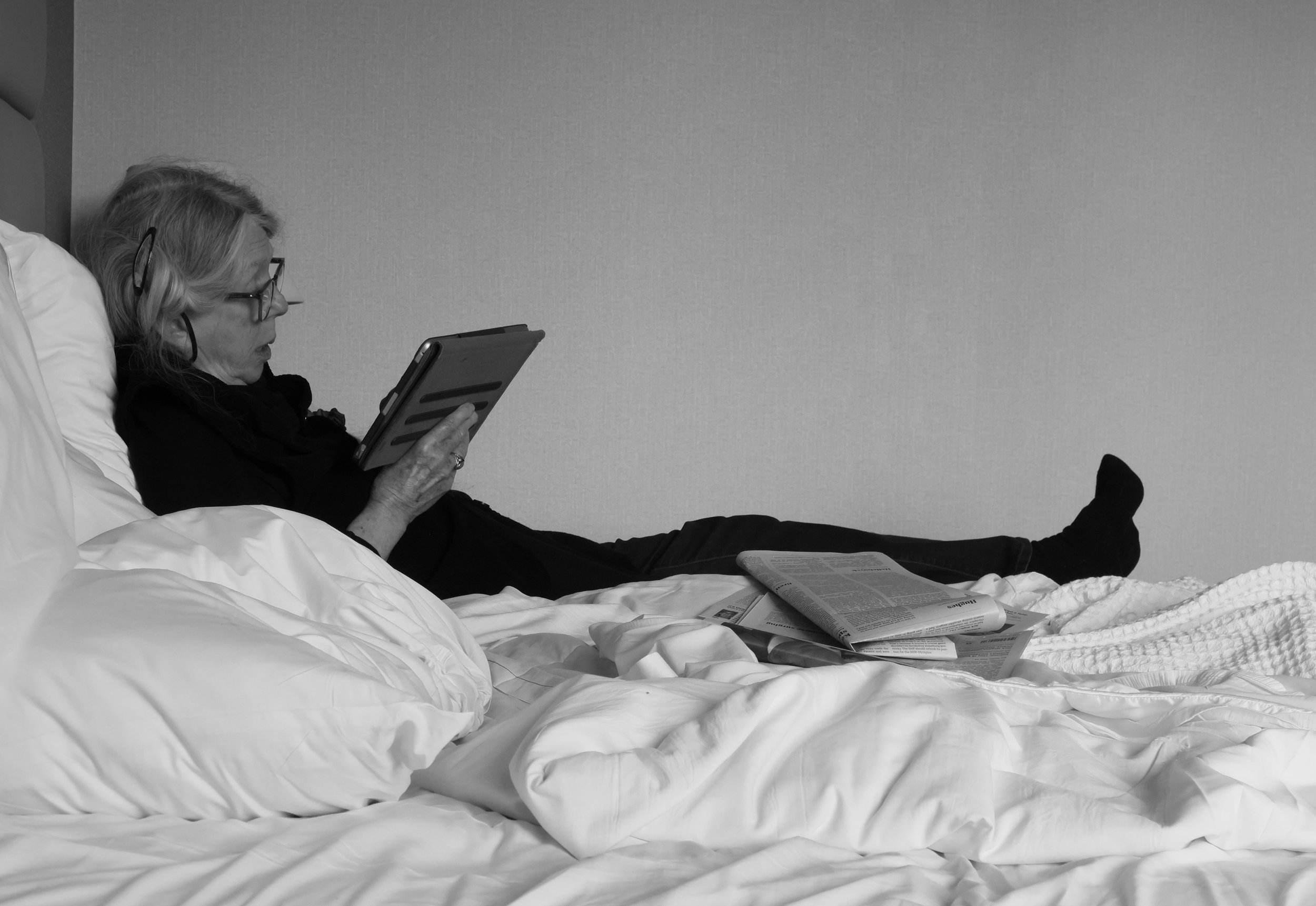 IMG_1072 Penny with book in hotel.jpeg