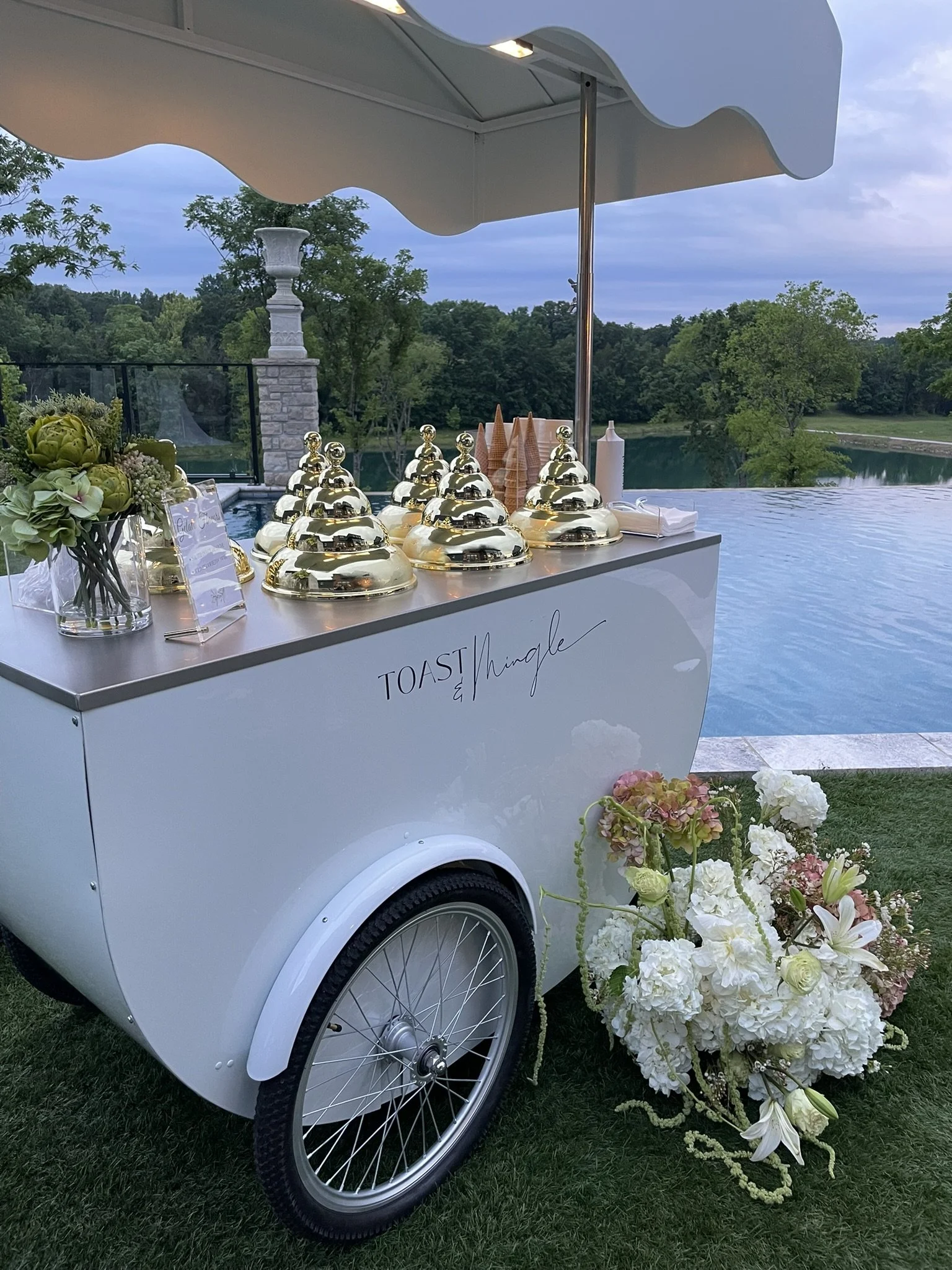 Toasted and Mingle's adorable cart featuring delicious gelato