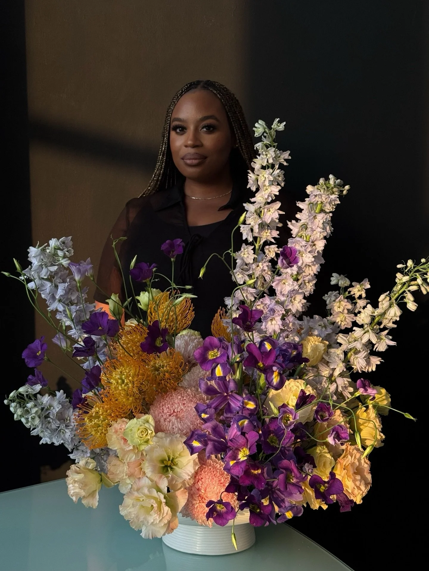 Architect in practice.
Floral design by discipline.

Architectural thinking, translated into form, balance, and texture.

#dubaidesign