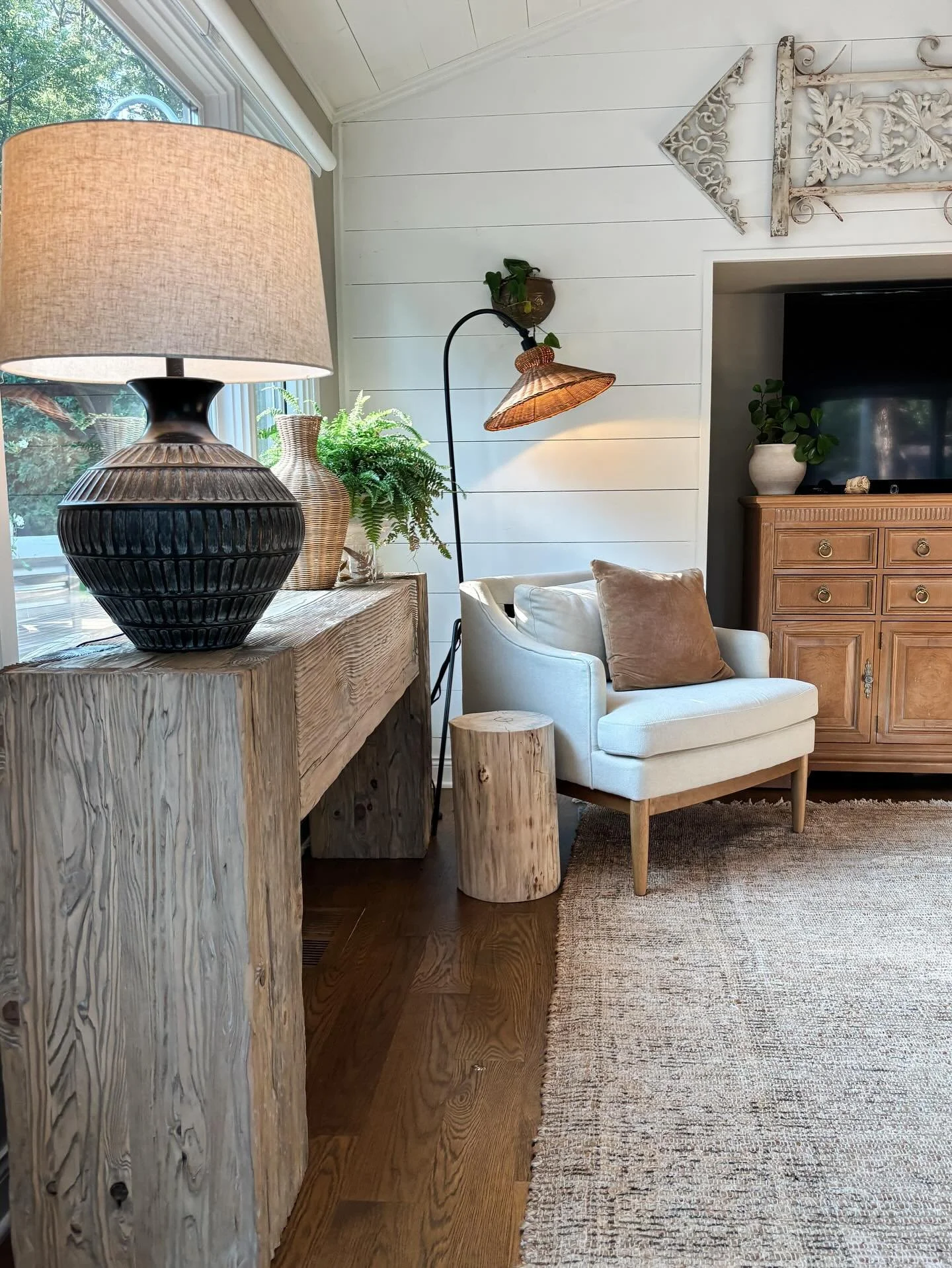 ✨ All of our favorite pieces in one spot!!!
Hi there! We’re Fern & Fable, a custom furniture company based right here in St. Paul, MN. 🪵
Every table, console, and piece we build is designed with intention + crafted from quality wood, oft