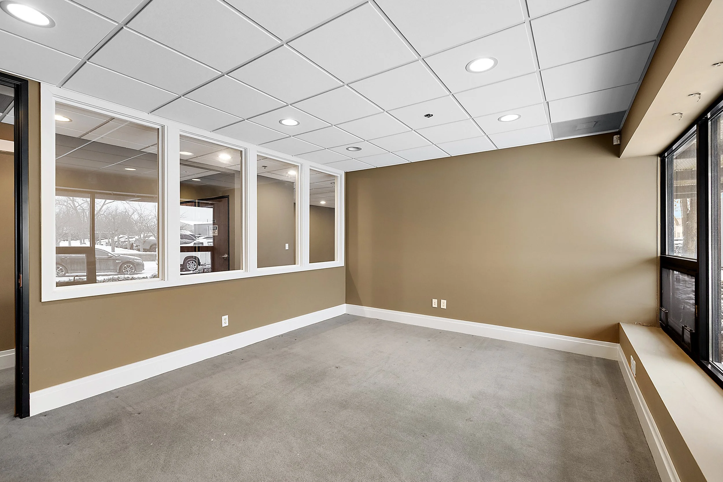 30-2388 Cole Suite 203-30.jpg