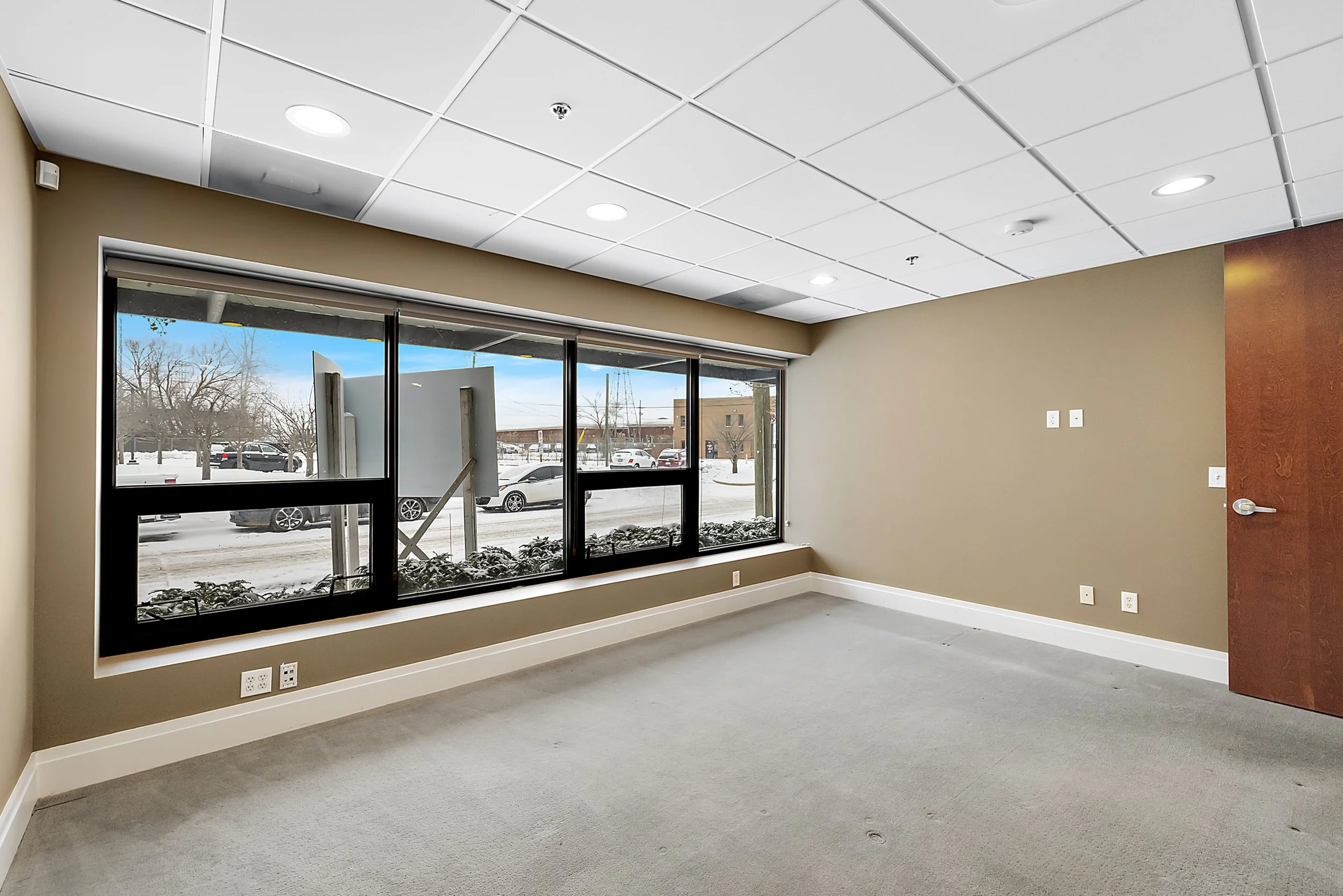 33-2388 Cole Suite 203-33.jpg