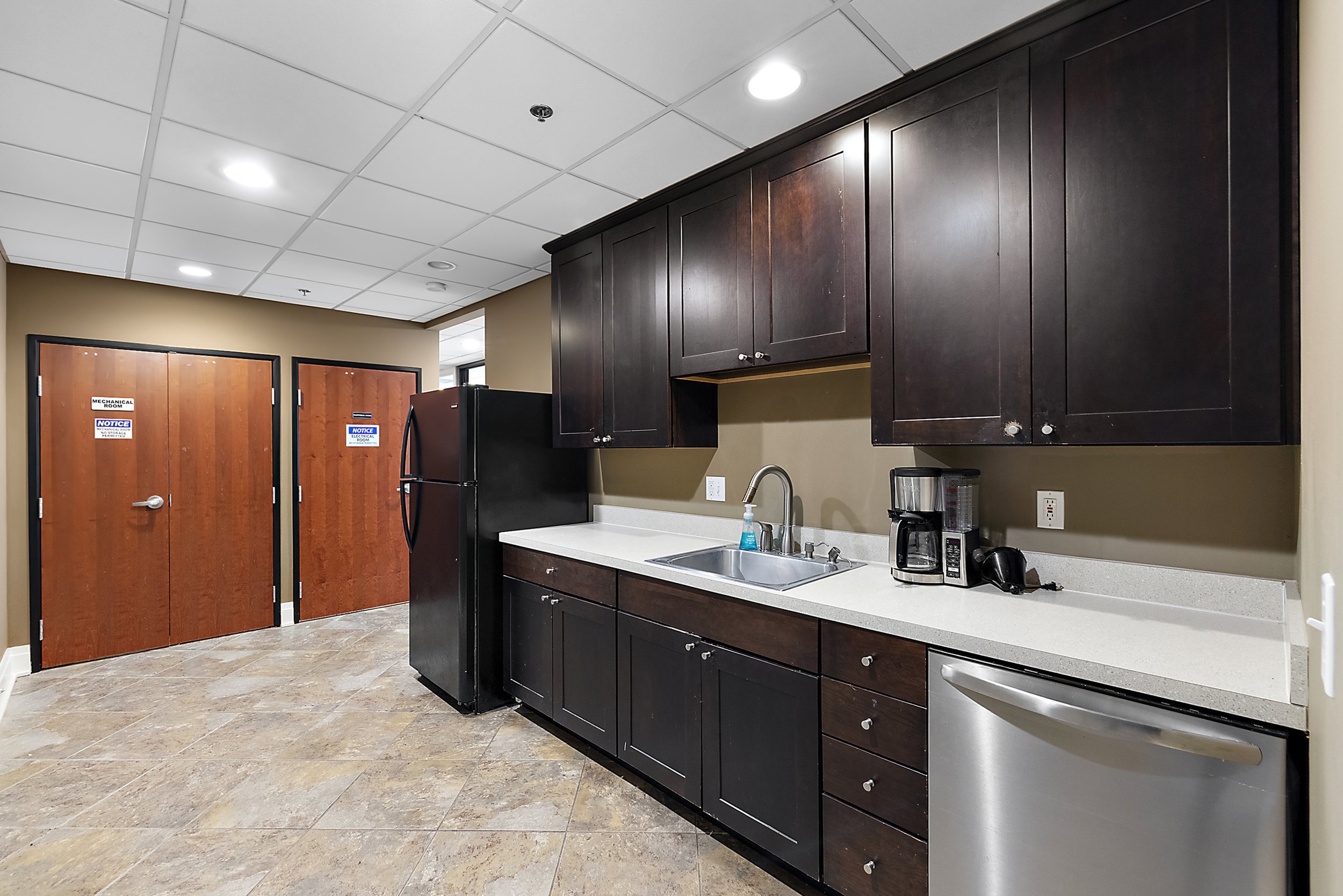 40-2388 Cole Suite 203-40.jpg