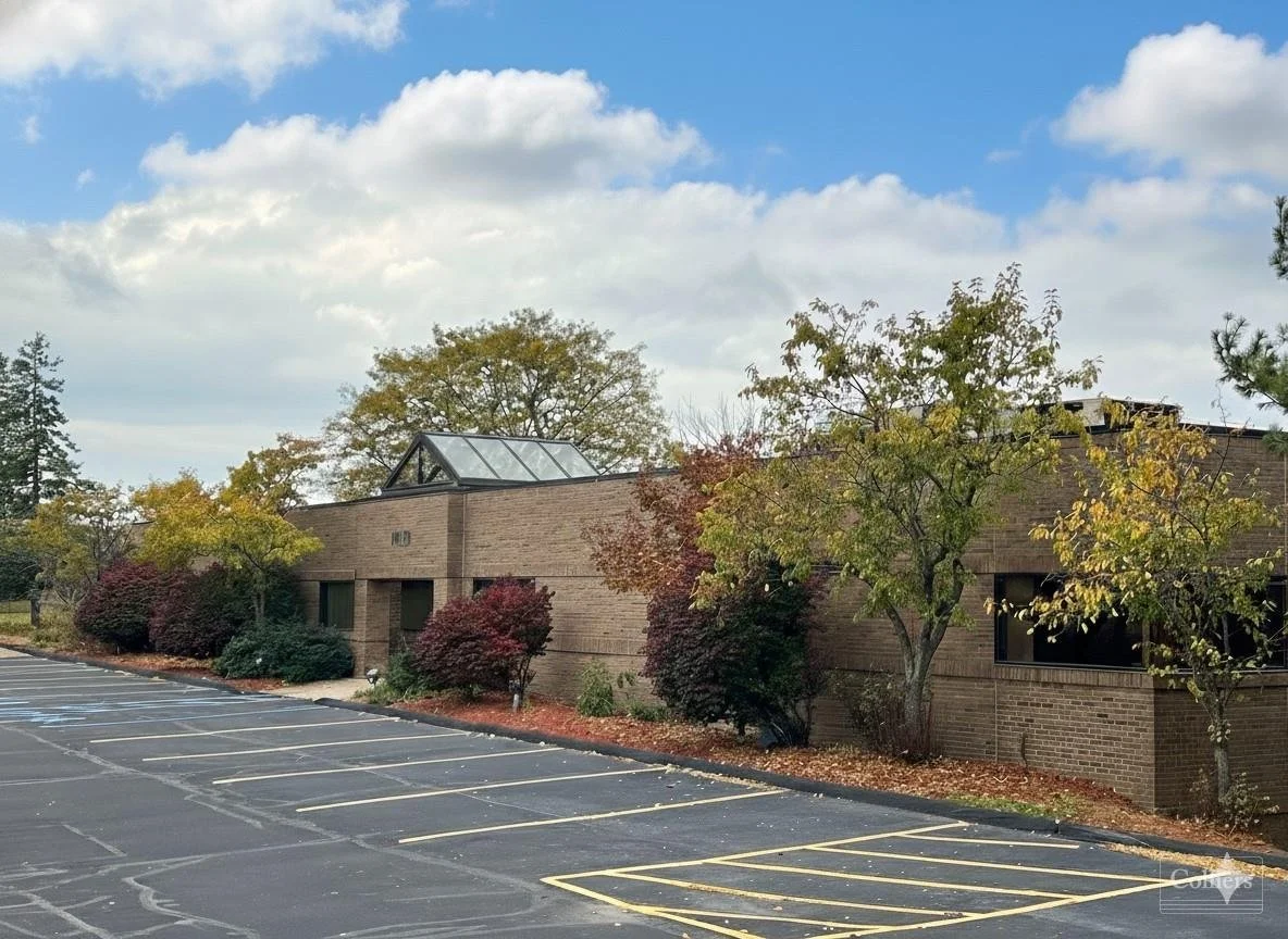 1050 - 1060 W Silverbell Rd, Lake Orion, MI 48359, USA