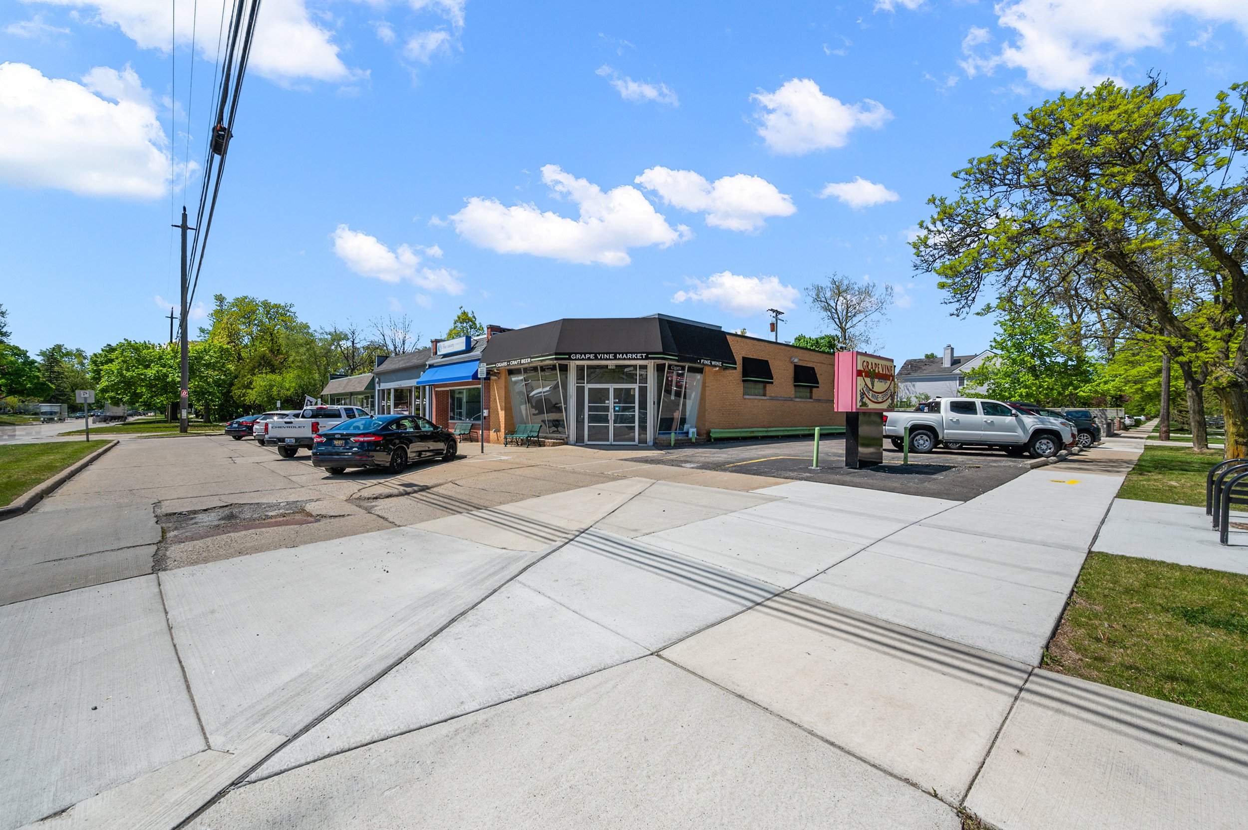 02-100 W Fourteen Mile Rd -2.jpg
