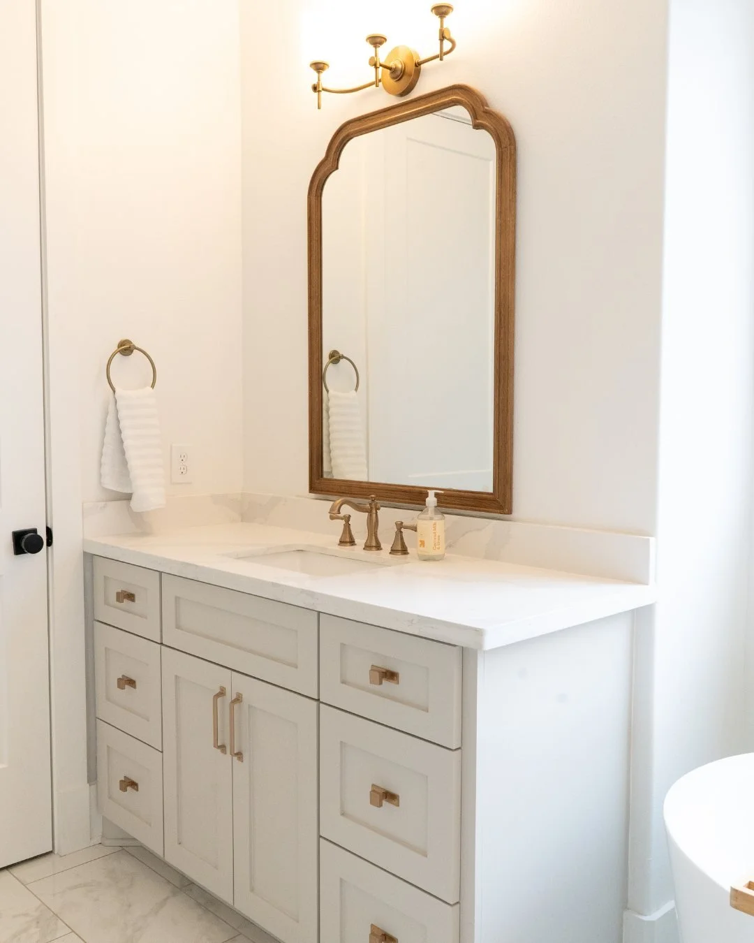 Gems-Custom-Homes-Mont-Belvieu-HomeBuilders-New-Construction-Gardner-Luxury-Homes-On-Galveston-Bay-Bathroom-1.jpg